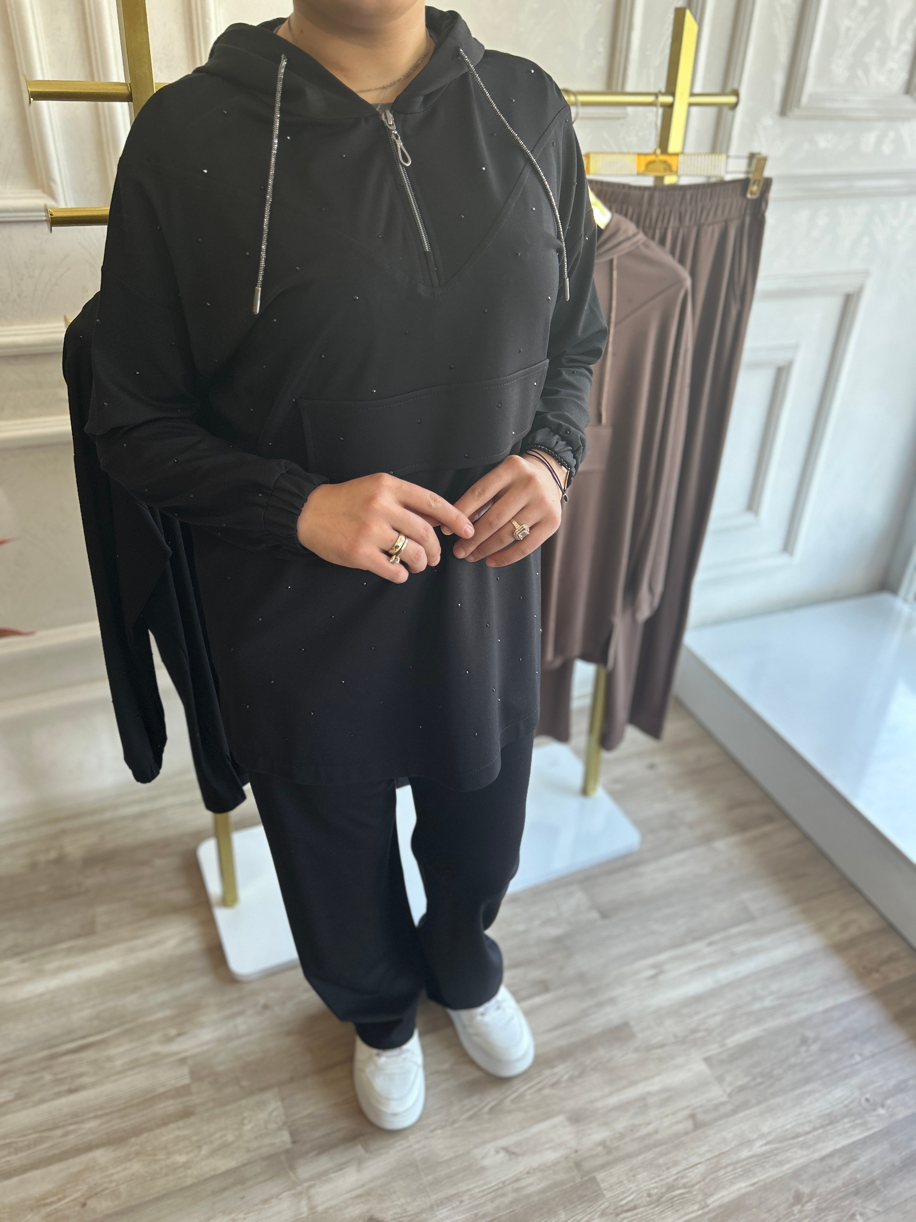 Kapüşonlu Spor-Şık Pantolonlu Takım (Siyah)