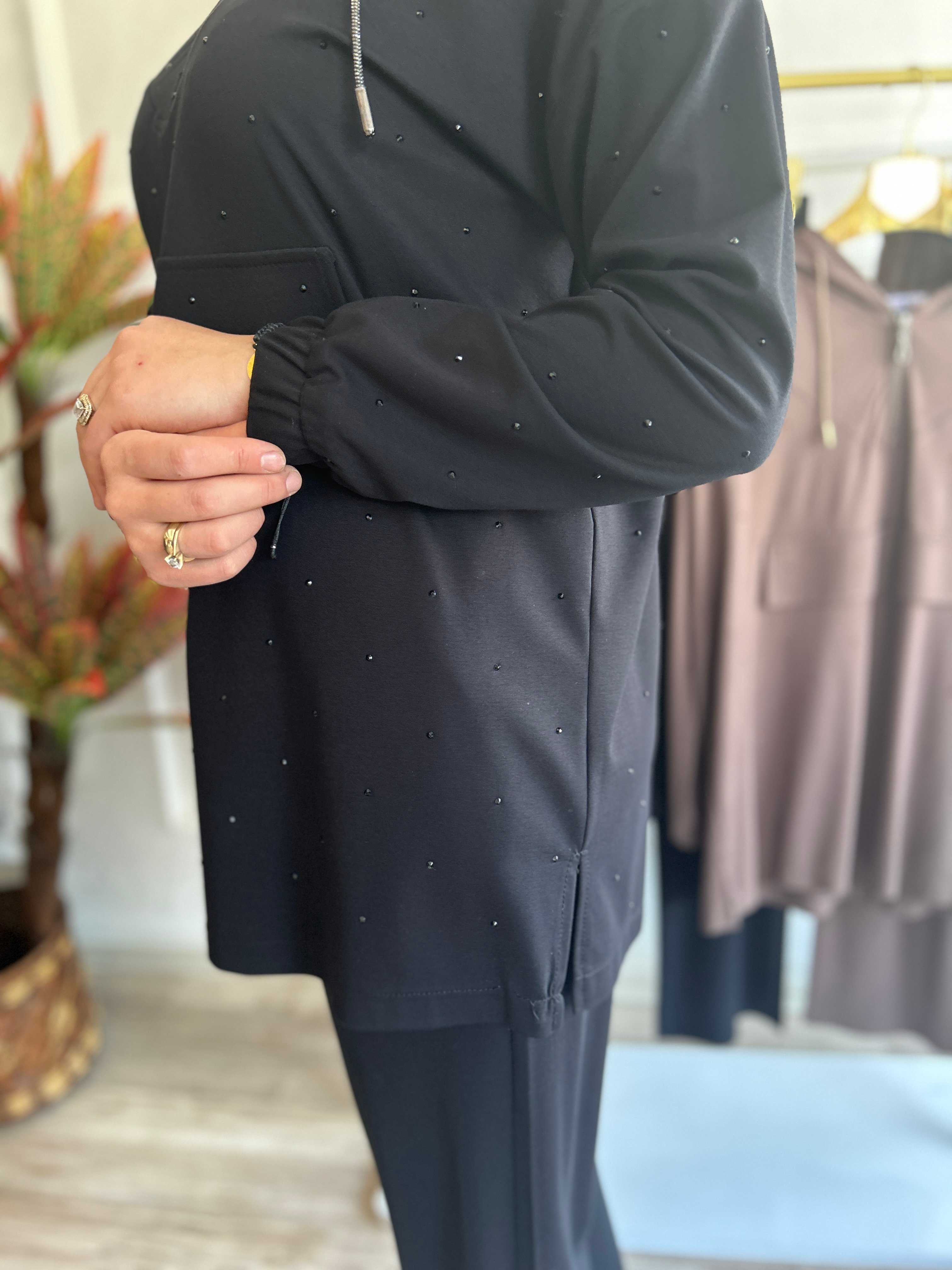 Kapüşonlu Spor-Şık Pantolonlu Takım (Siyah)