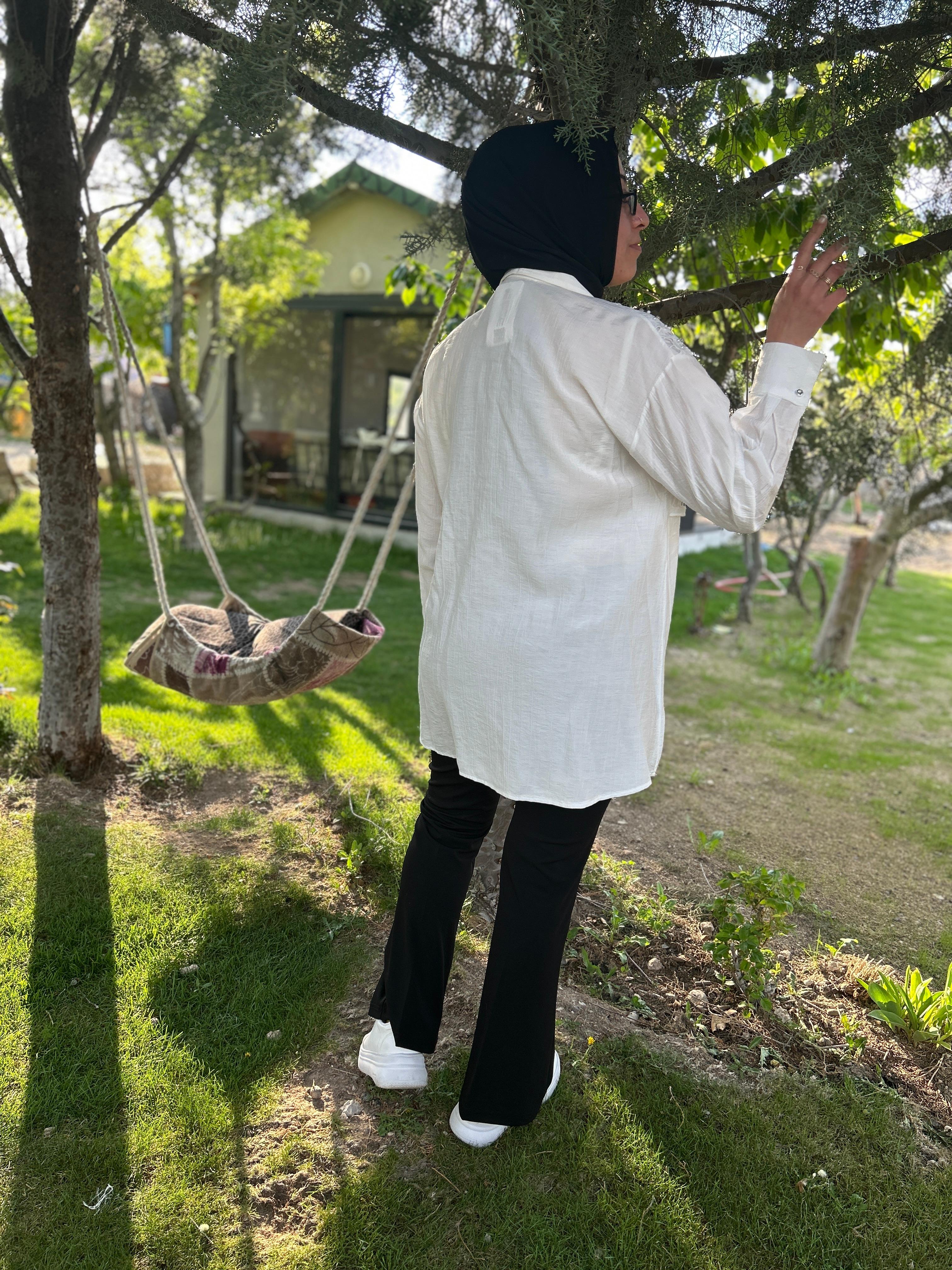 Yakası Taşlı Tunik (Beyaz)