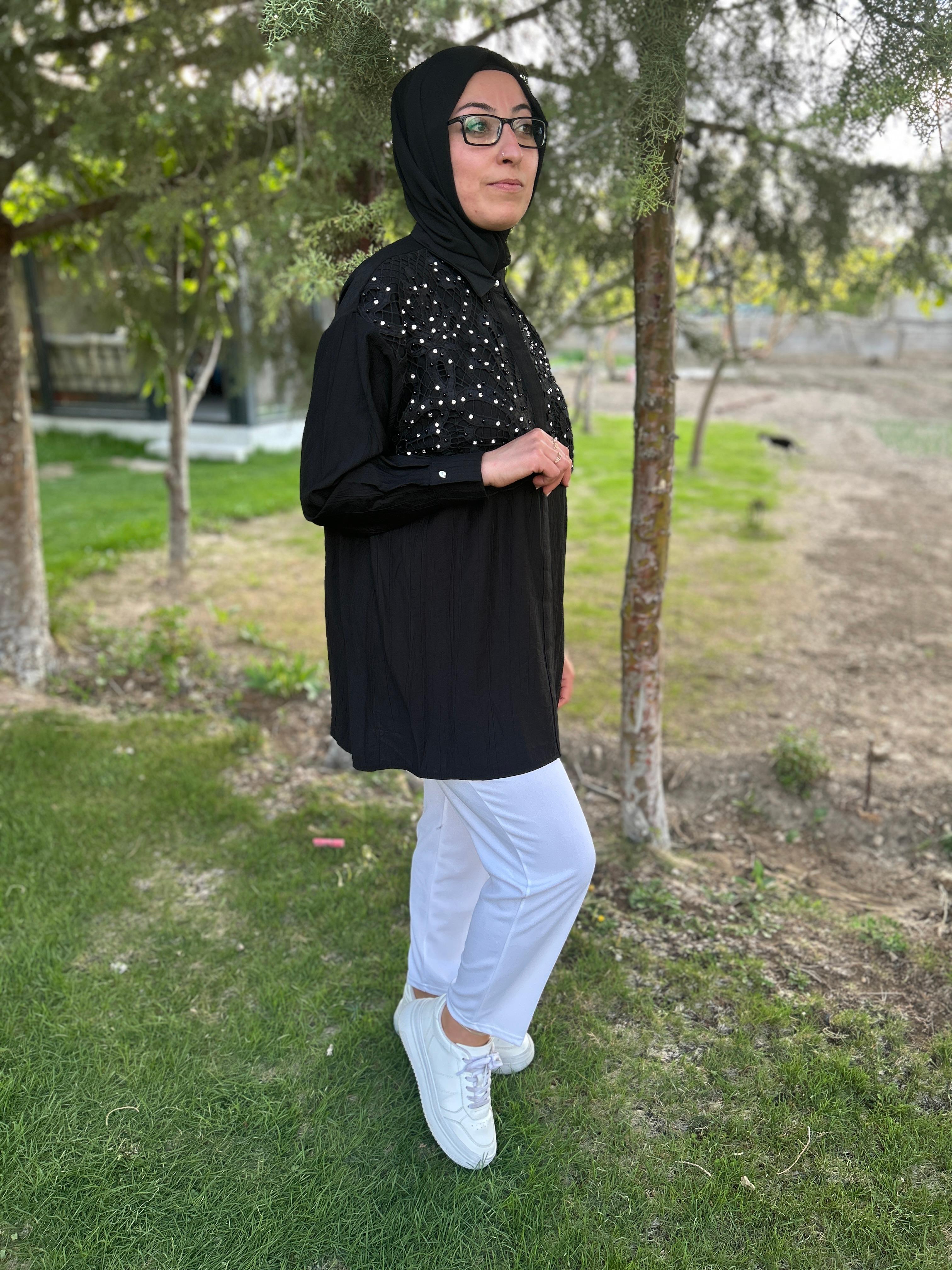 Yakası Taşlı Gömlek (Siyah)