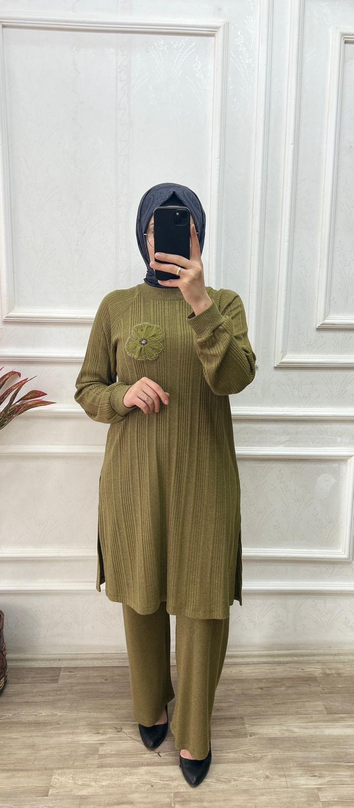 Parlak kumaşlı şık takım (yağ yeşili)