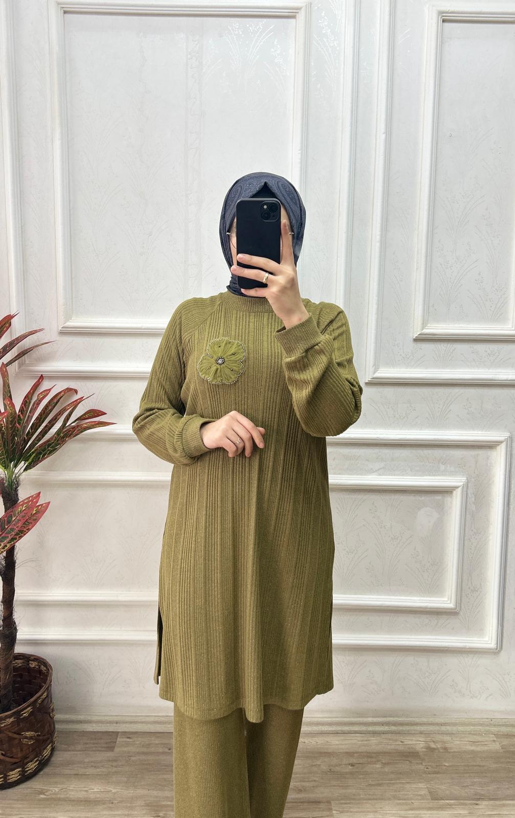 Parlak kumaşlı şık takım (yağ yeşili)