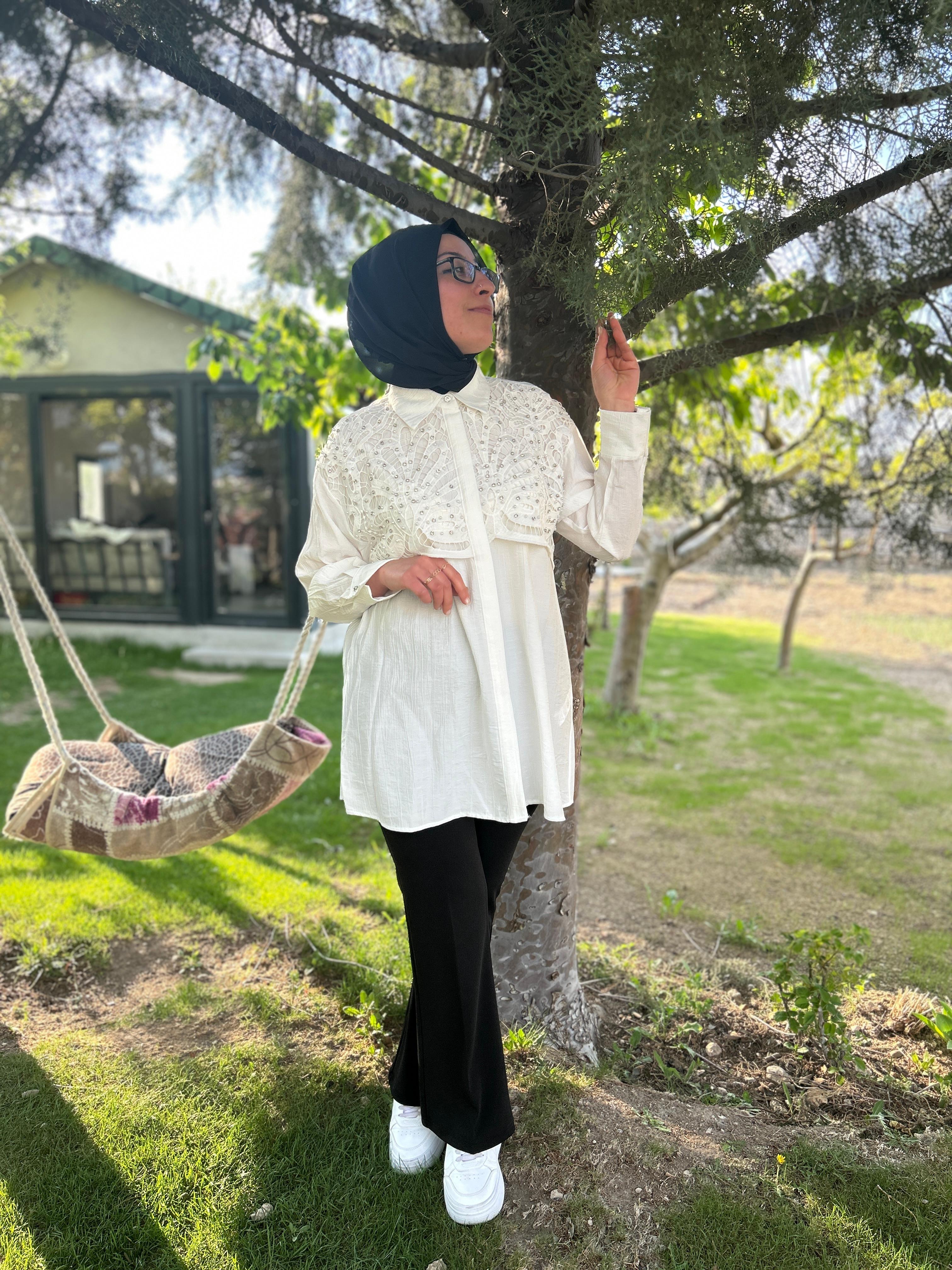 Yakası Taşlı Tunik (Beyaz)