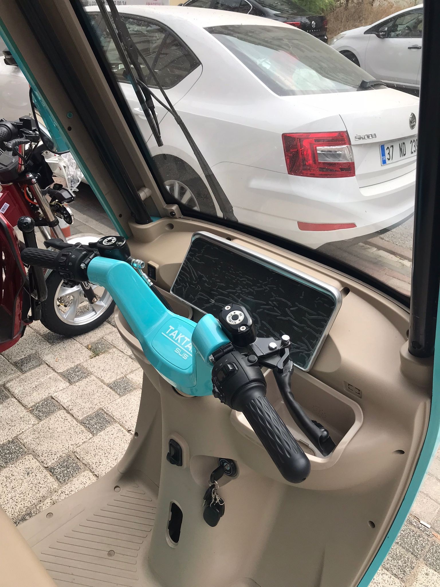 SU5 ÜÇTEKER ELEKTRİKLİ MOTORLUBİSİKLET TAKTAS
