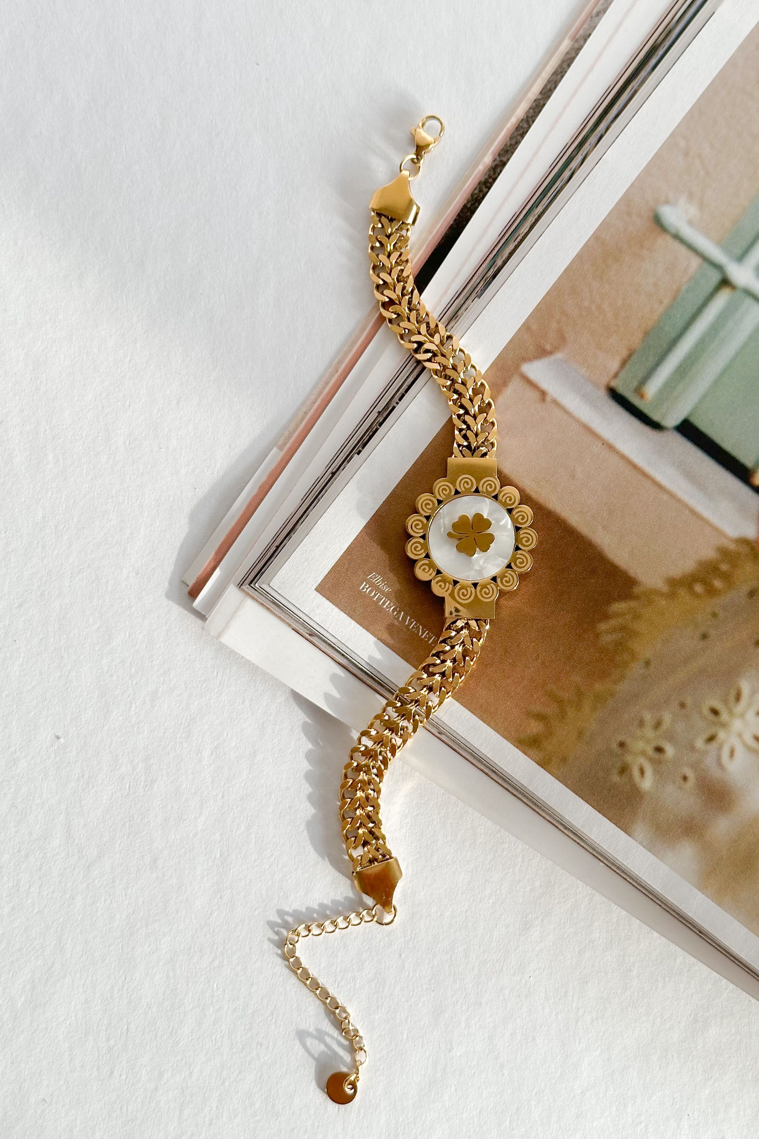 ÇELİK YONCA TAŞ DETAY GOLD BİLEKLİK