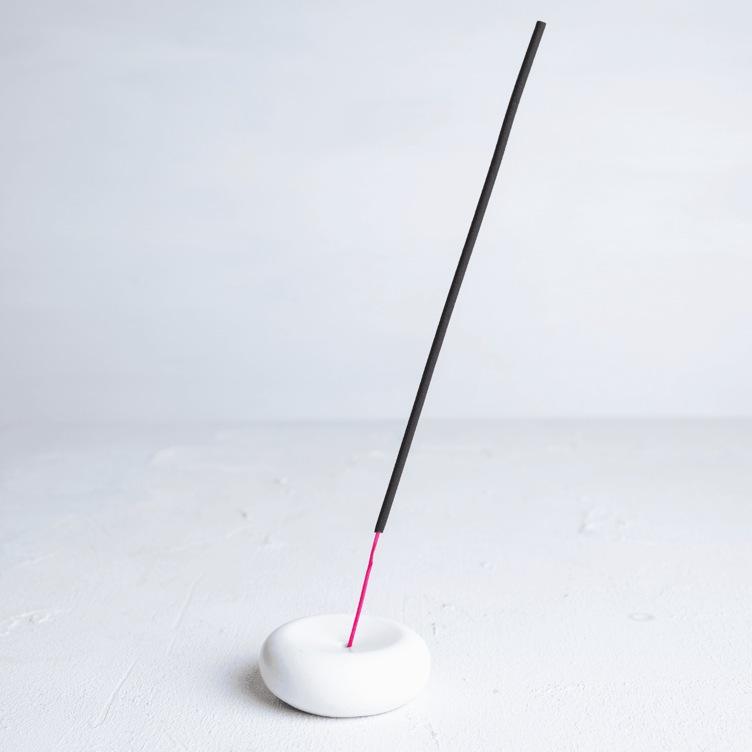 Beyaz Minimalist Tütsülük