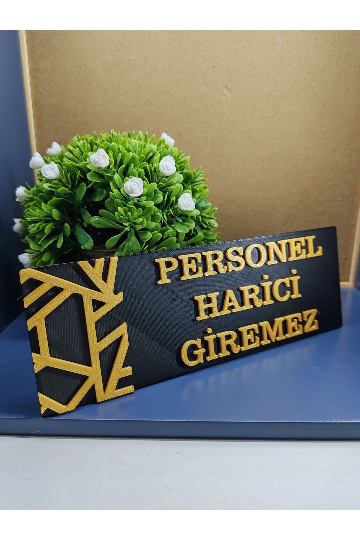 PERSONEL HARİCİ GİREMEZ YÖNLENDİRME LEVHASI 20X7 CM SİYAH ÜZERİ GOLD