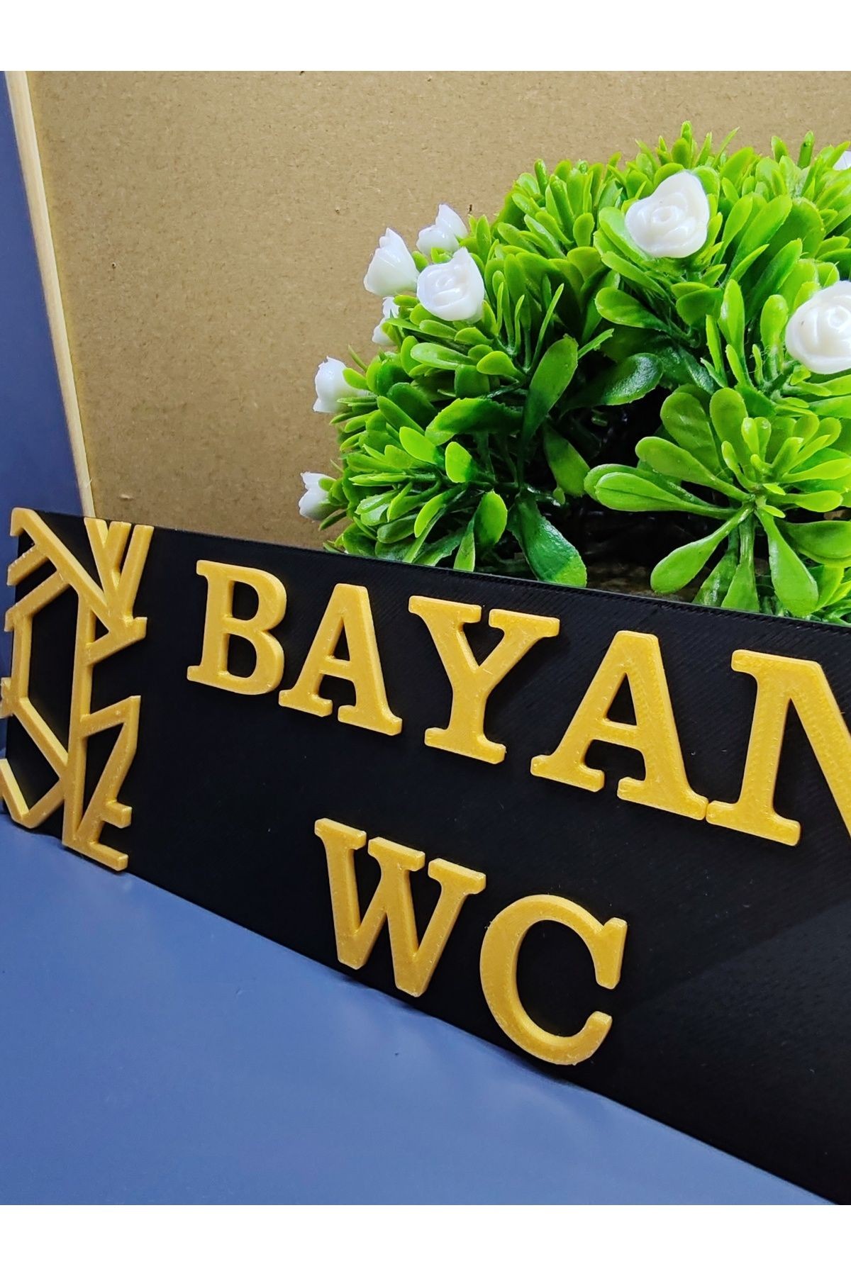 WC YÖNLENDİRME LEVHASI 20X7 CM SİYAH ÜZERİ GOLD