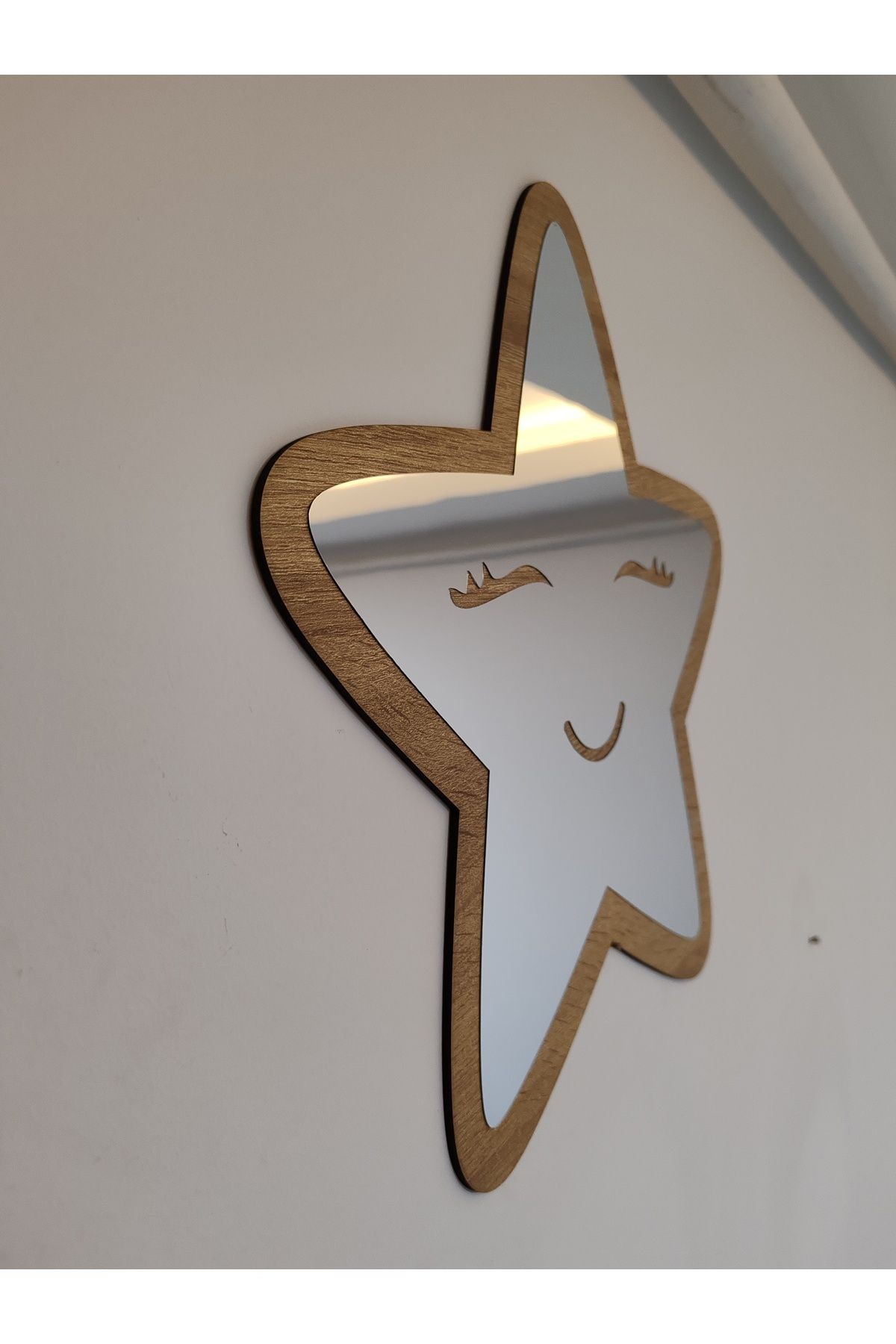 Yıldız Figürlü Çocuk Odası Dekoratif Pleksi Ayna Gülen Yıldız (35 X 35 CM MDF ÜZERİ GÜMÜŞ BÜYÜK BOY)