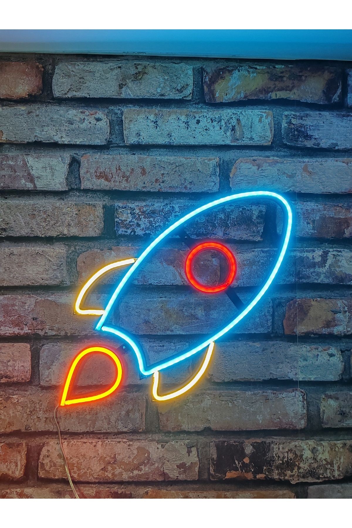 ROKET NEON DUVAR SÜSÜ 40X20 CM ( 3D BOYUTLU YAZICI İLE YAPILMIŞTIR )