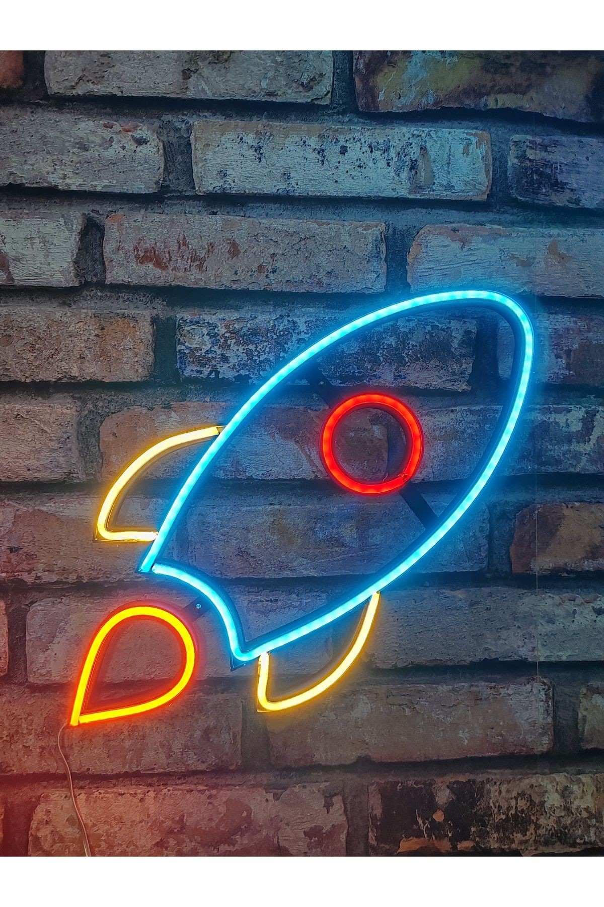 ROKET NEON DUVAR SÜSÜ 40X20 CM ( 3D BOYUTLU YAZICI İLE YAPILMIŞTIR )