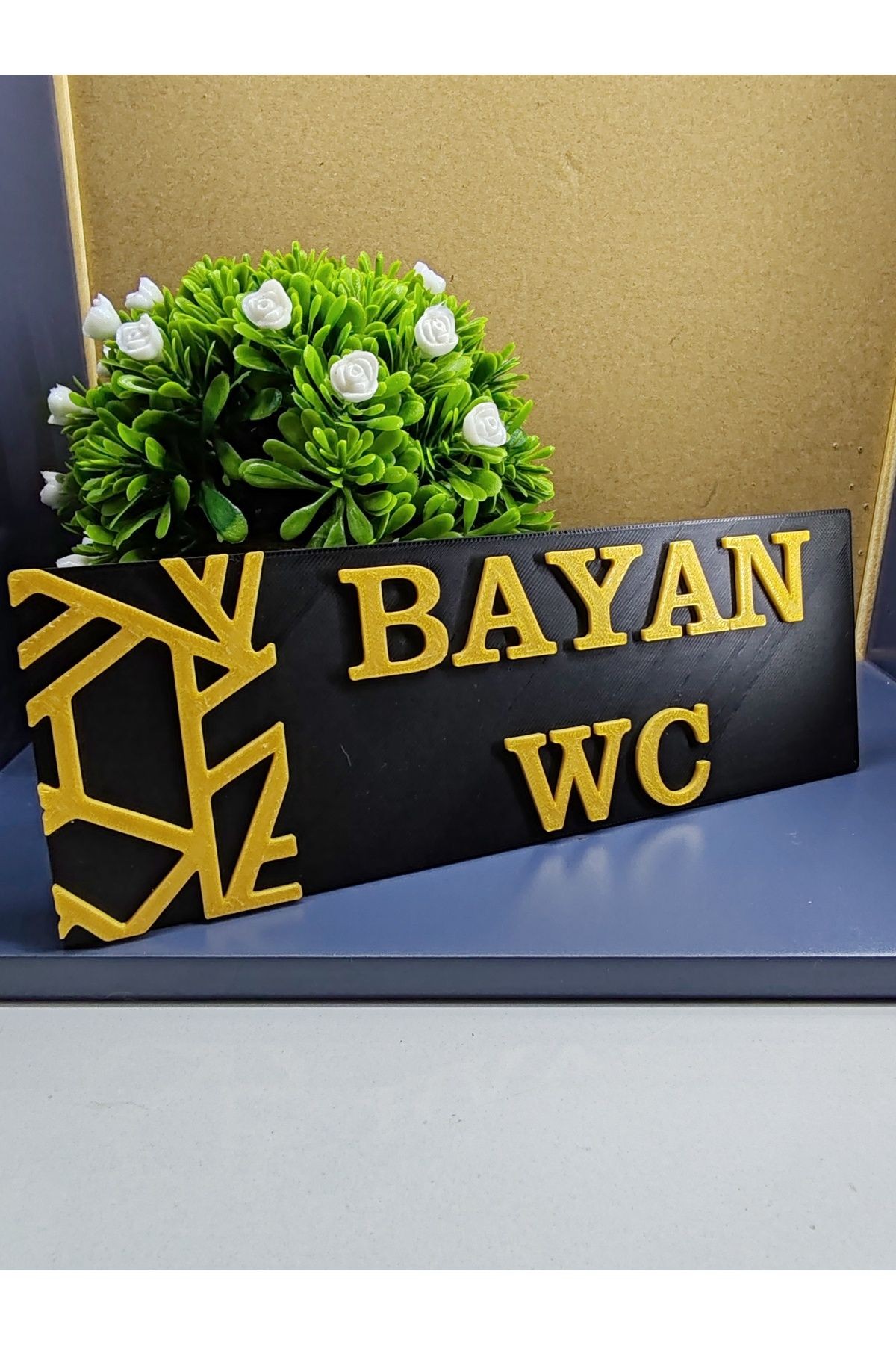WC YÖNLENDİRME LEVHASI 20X7 CM SİYAH ÜZERİ GOLD