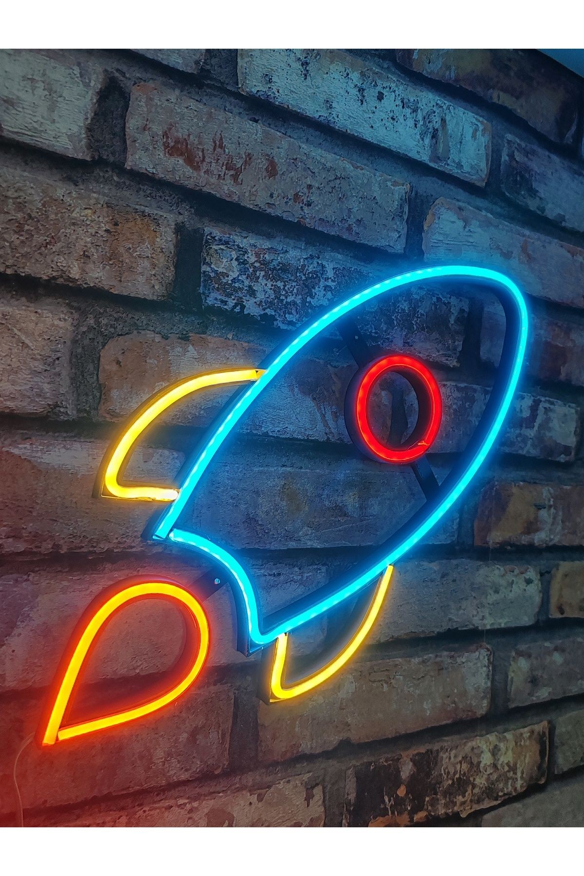 ROKET NEON DUVAR SÜSÜ 40X20 CM ( 3D BOYUTLU YAZICI İLE YAPILMIŞTIR )