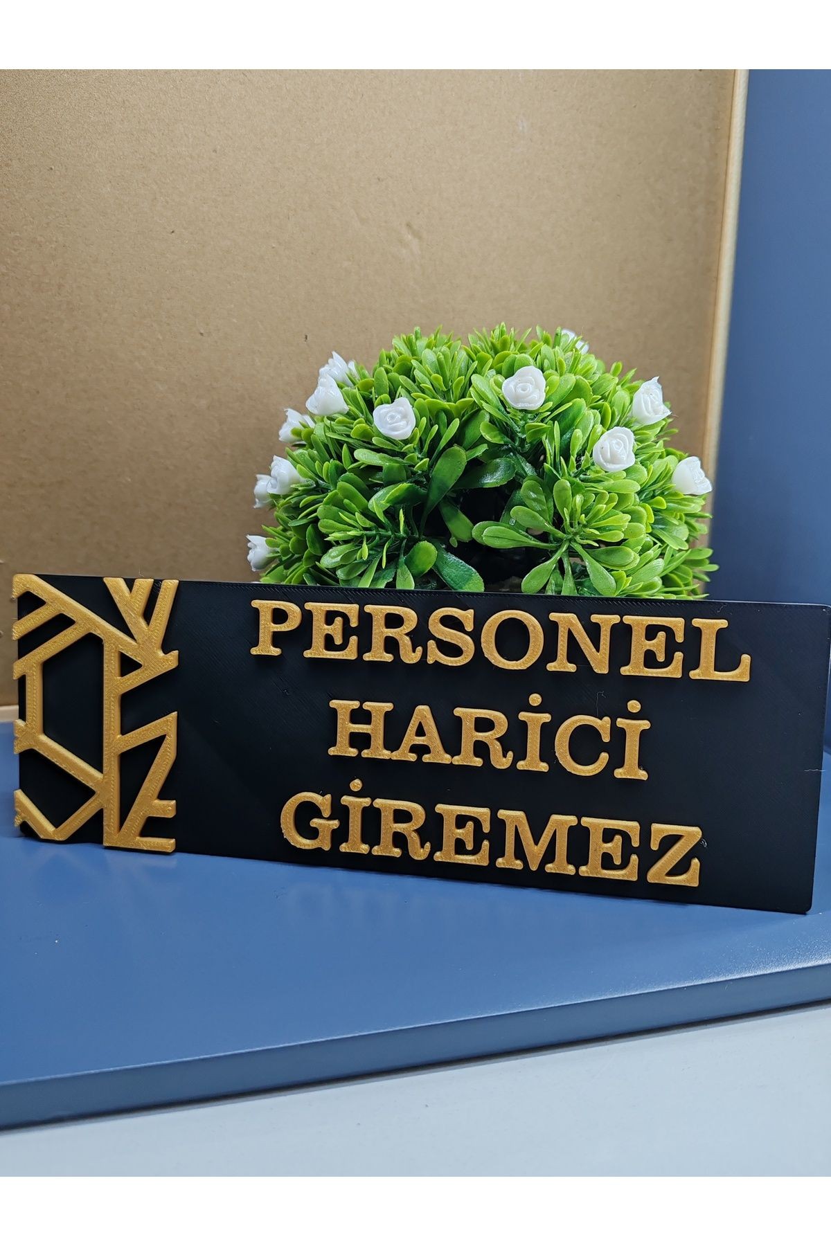 PERSONEL HARİCİ GİREMEZ YÖNLENDİRME LEVHASI 20X7 CM SİYAH ÜZERİ GOLD