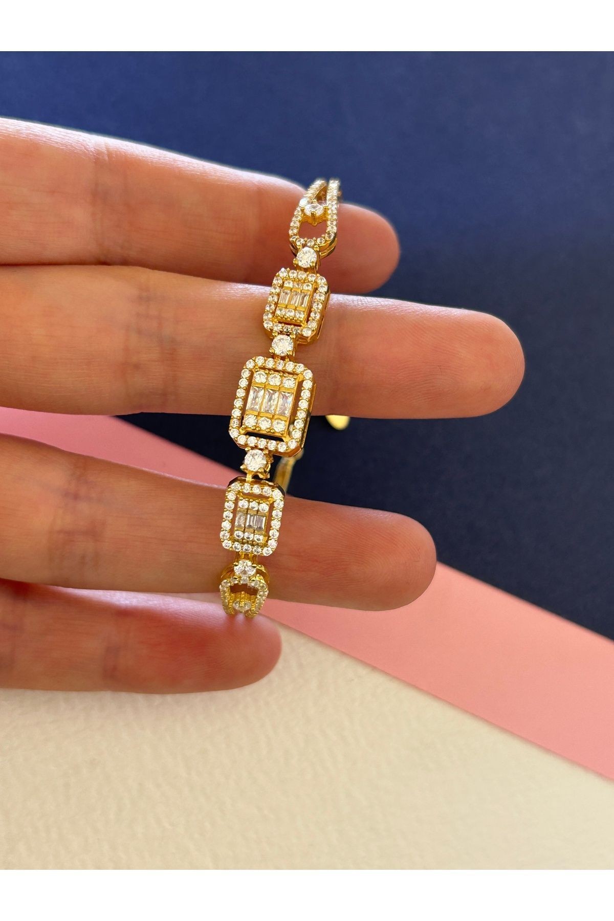 6,24 Gr Gold Renk Yatay Büyük-Küçük Baget Zirkon Taşlı 925 Gümüş Kelepçe