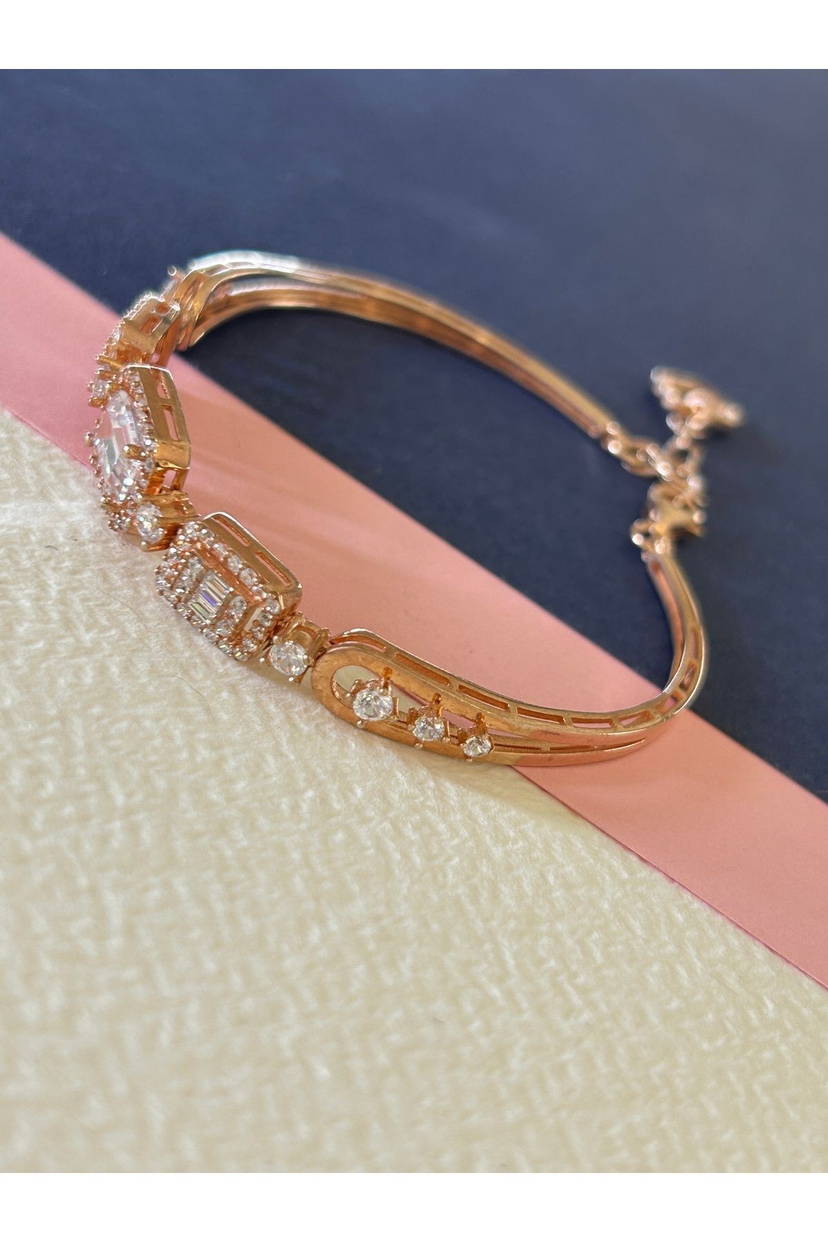 6,25 Gr Rose Renk Yatay İki Farklı Baget Zirkon Taşlı 925 Gümüş Kelepçe