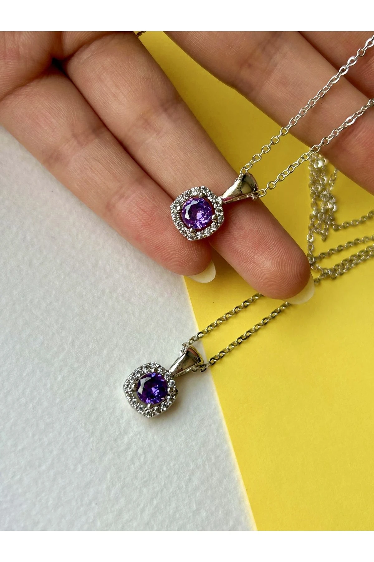 Mor Renk Detaylı Tek Taş Çelik Kolye