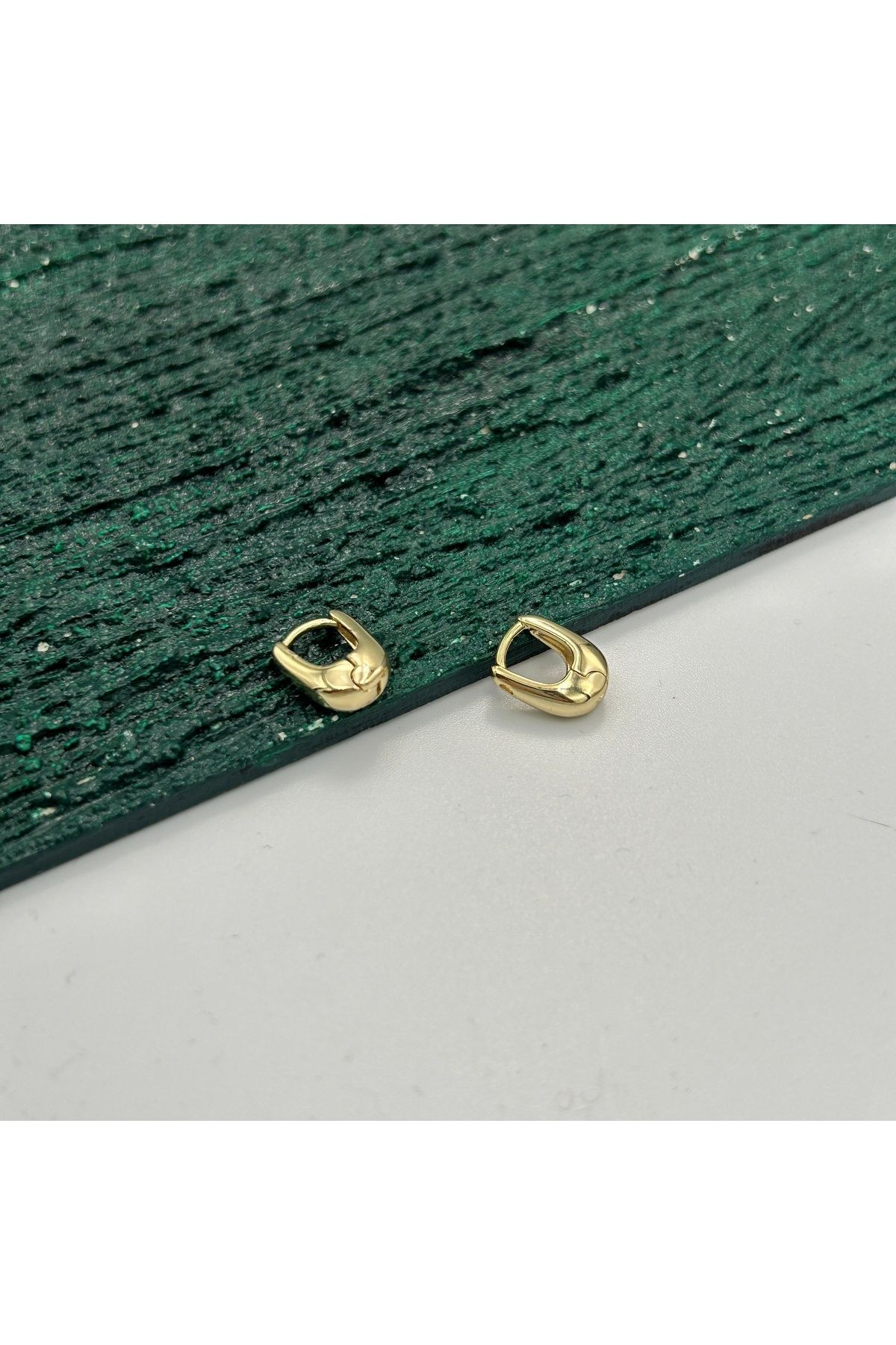 Gold Renk Minimal Parlak U Model Halka Küpe