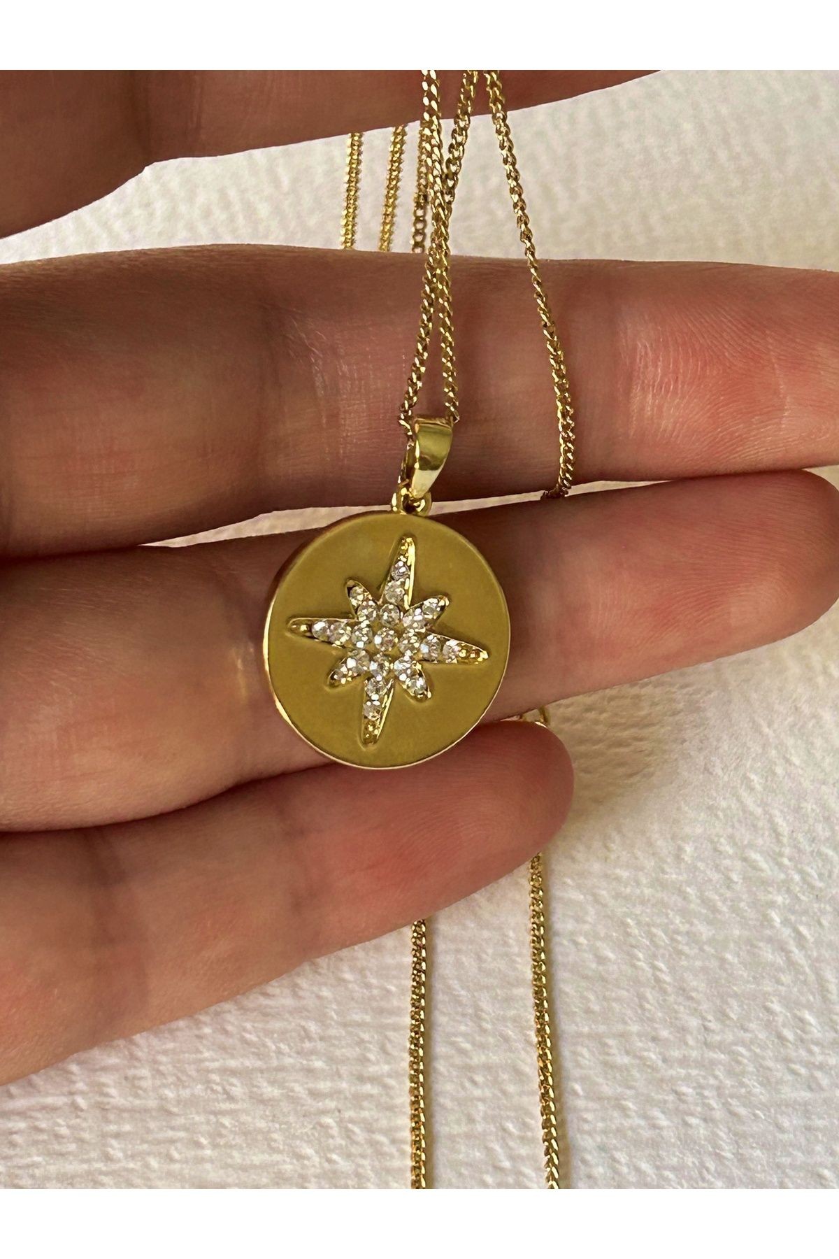 Gold Renk Çelik Rodyum Kaplama Kutup Yıldızı Zirkon Taşlı Yuvarlak Kolye