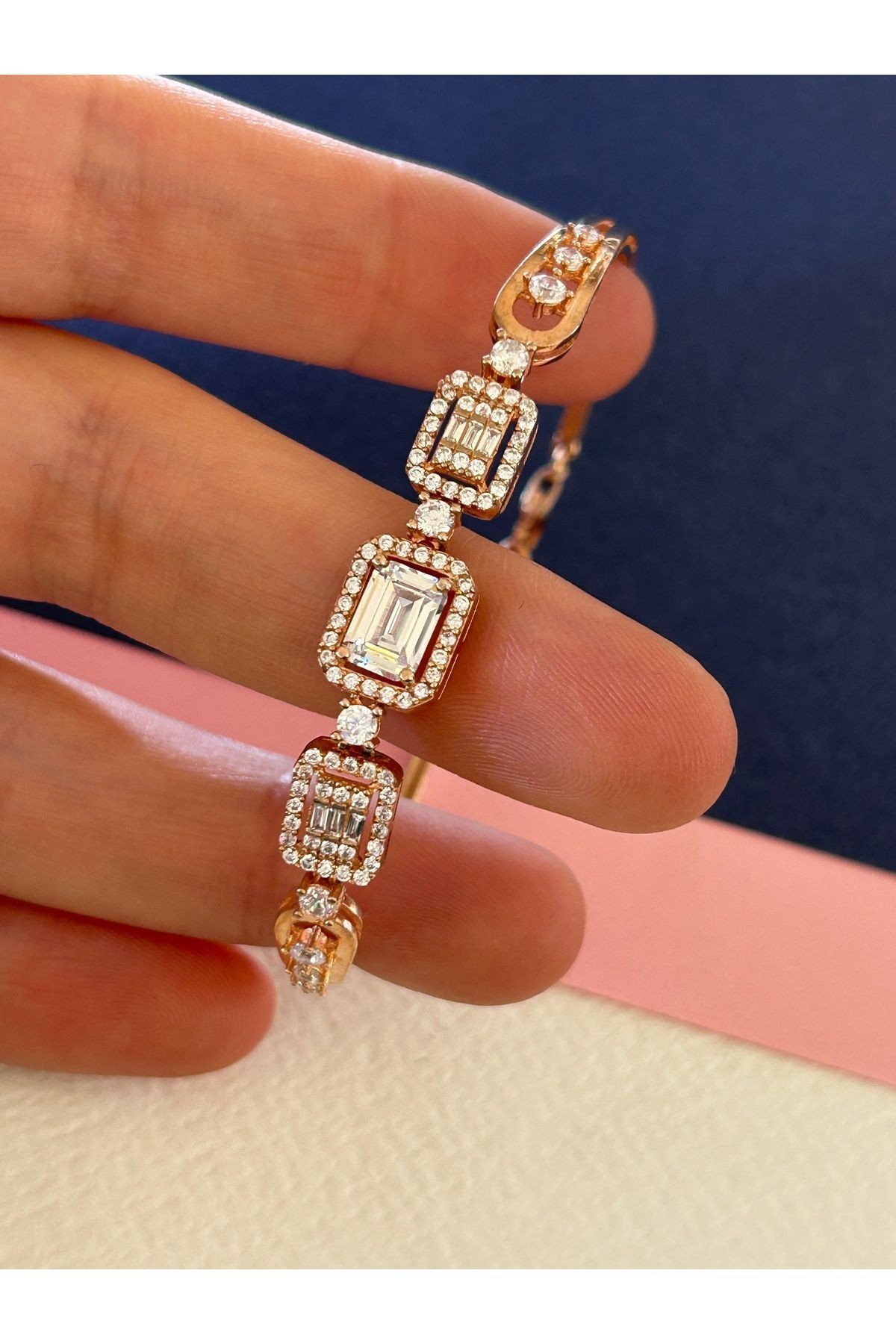 6,25 Gr Rose Renk Yatay İki Farklı Baget Zirkon Taşlı 925 Gümüş Kelepçe