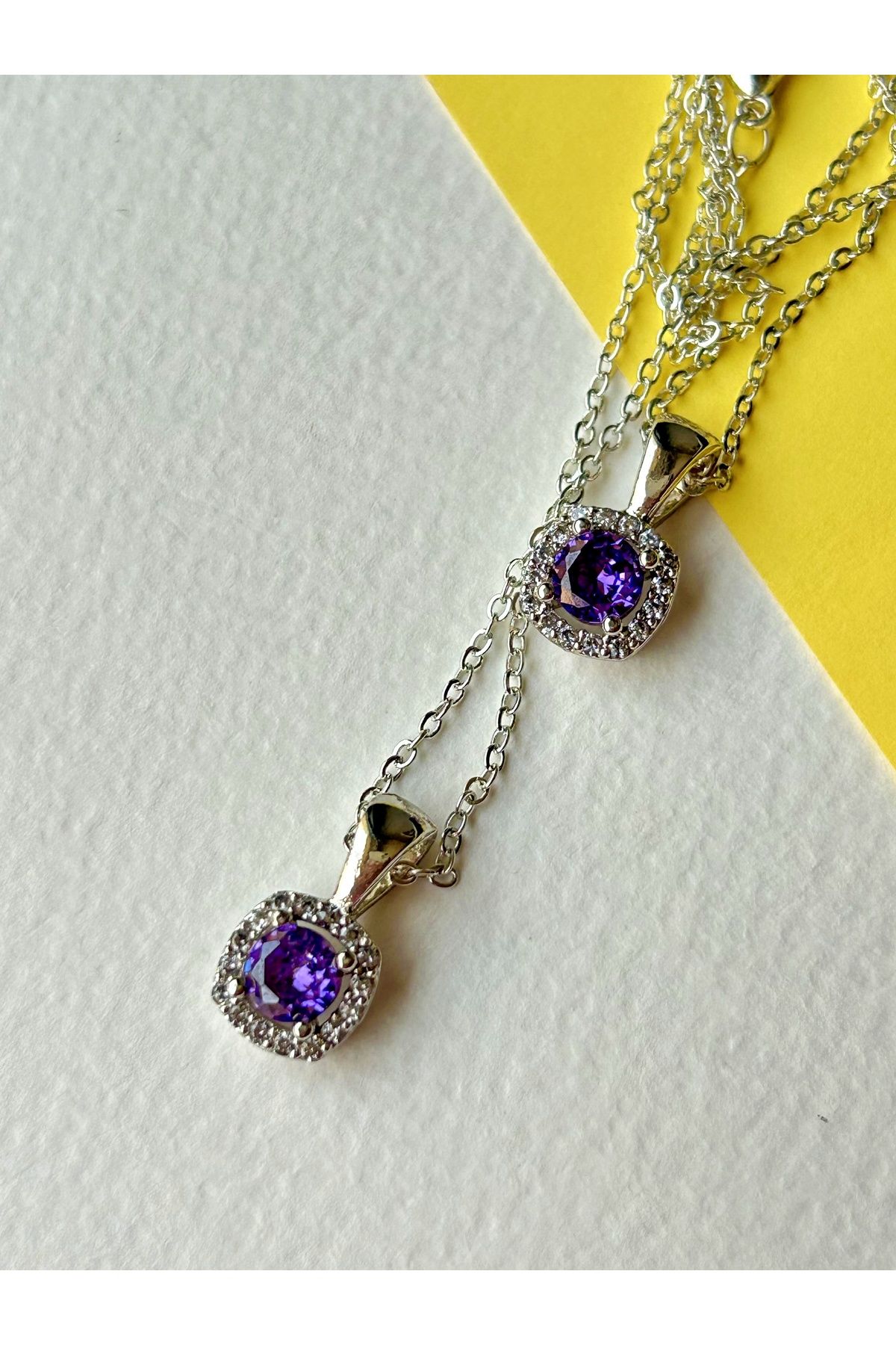 Mor Renk Detaylı Tek Taş Çelik Kolye
