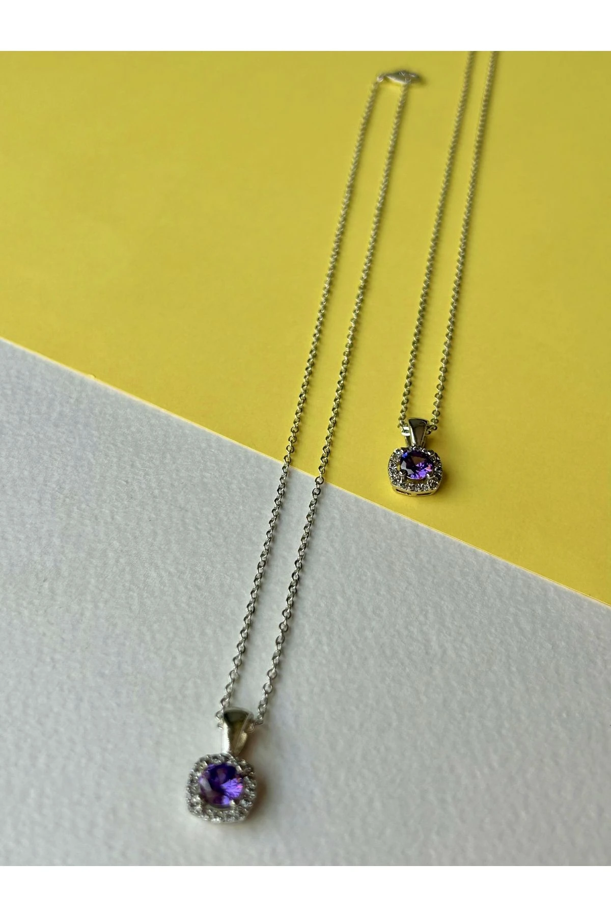 Mor Renk Detaylı Tek Taş Çelik Kolye