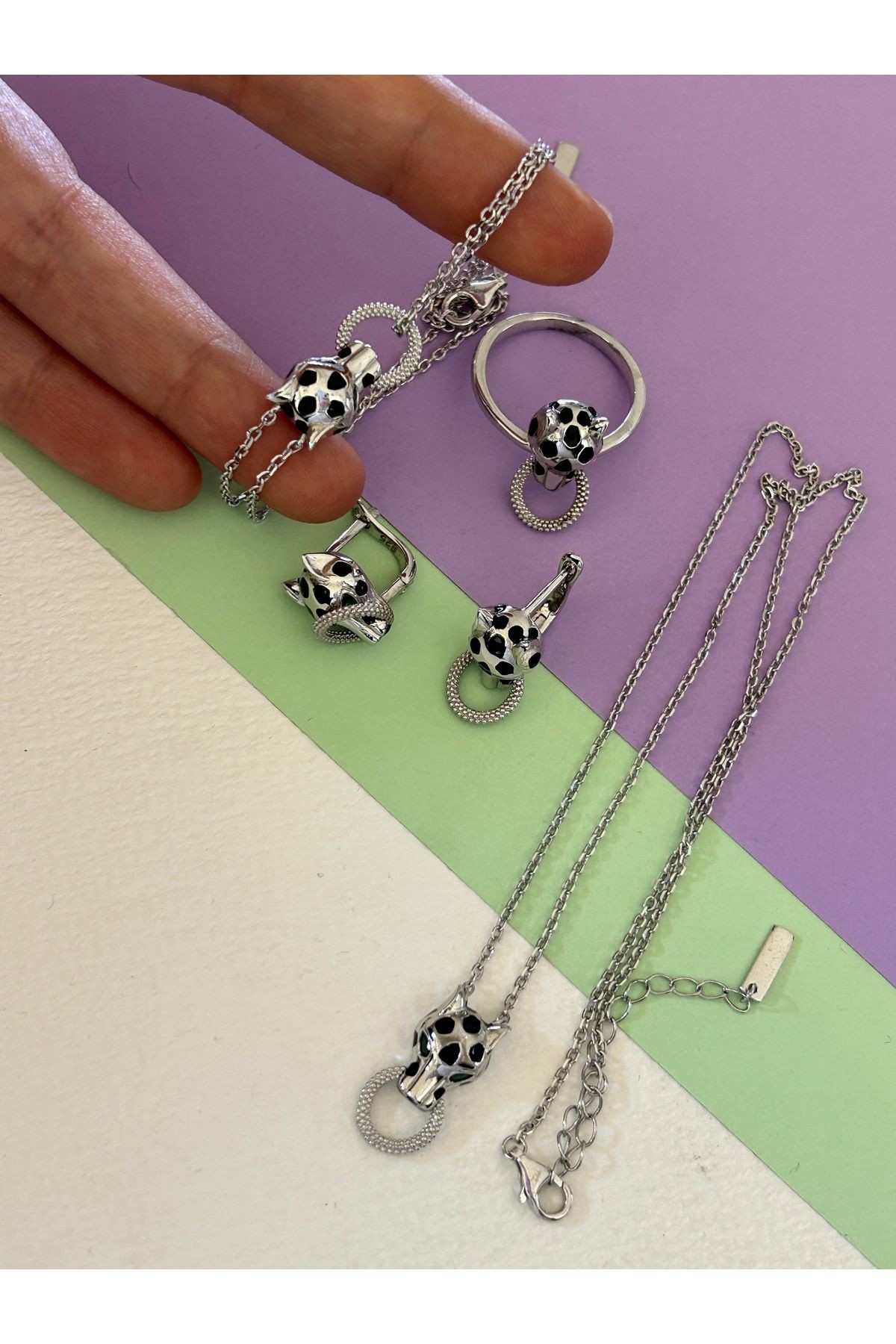 18,12 Gr Silver Renk Panter Halka Detaylı Zirkon Taşlı 925 Gümüş Kolye Küpe Yüzük Bileklik Set