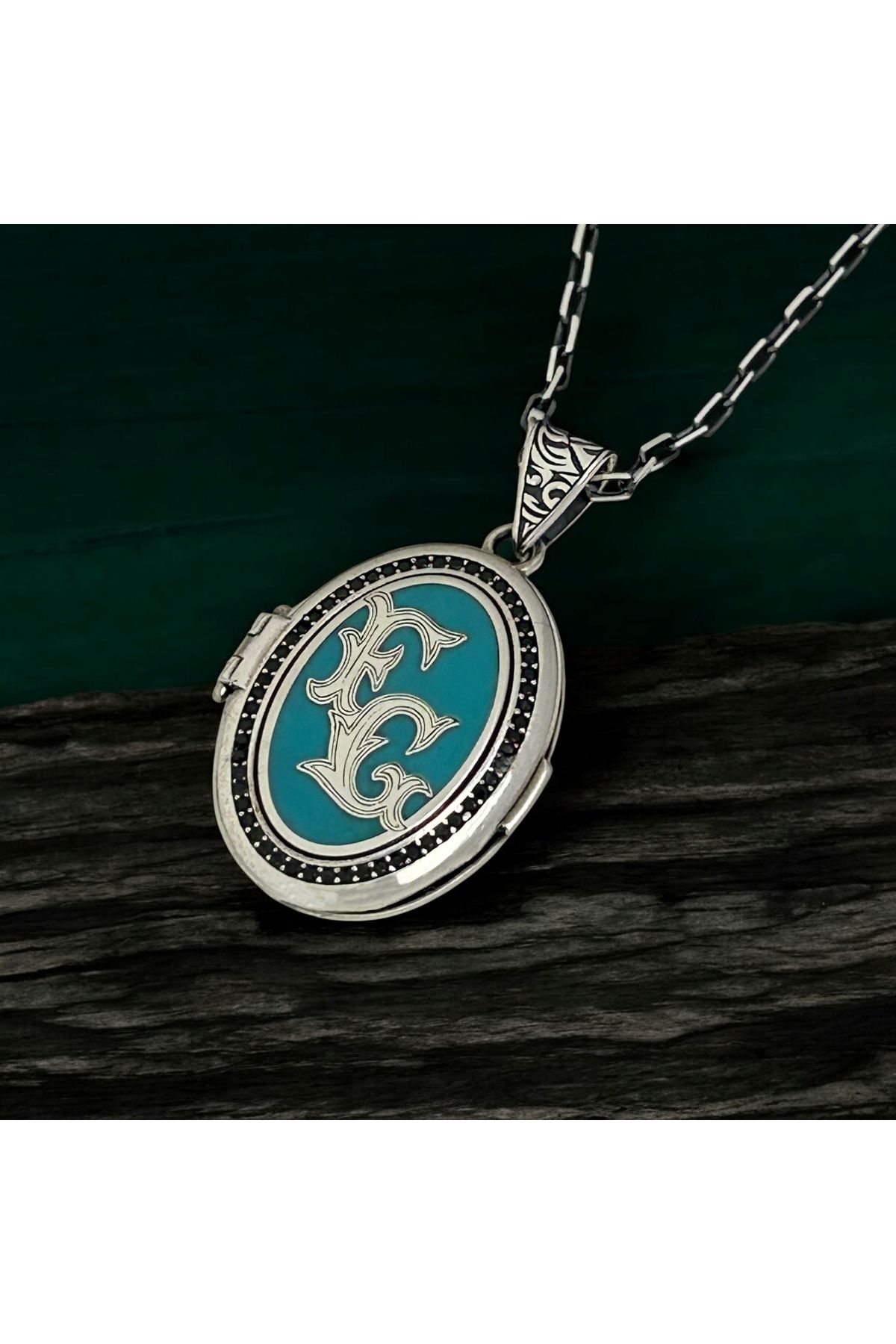 Monogram Harf Ve Dua işlemeli925 Ayar Gümüş Minimal Kapaklı Madalyon