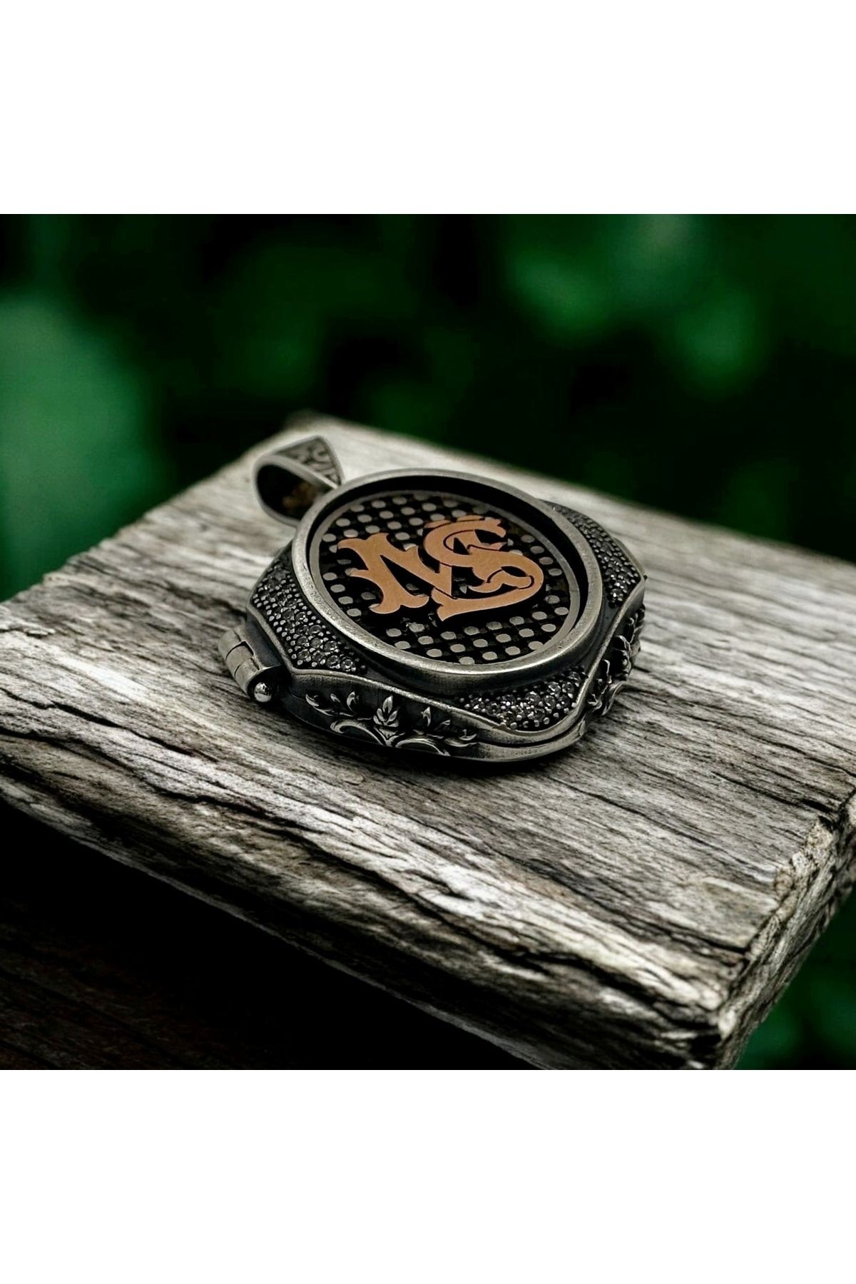 Monogram Harf Ve Fotoğraf İşlemeli925 Ayar Gümüş Kapaklı Madalyon