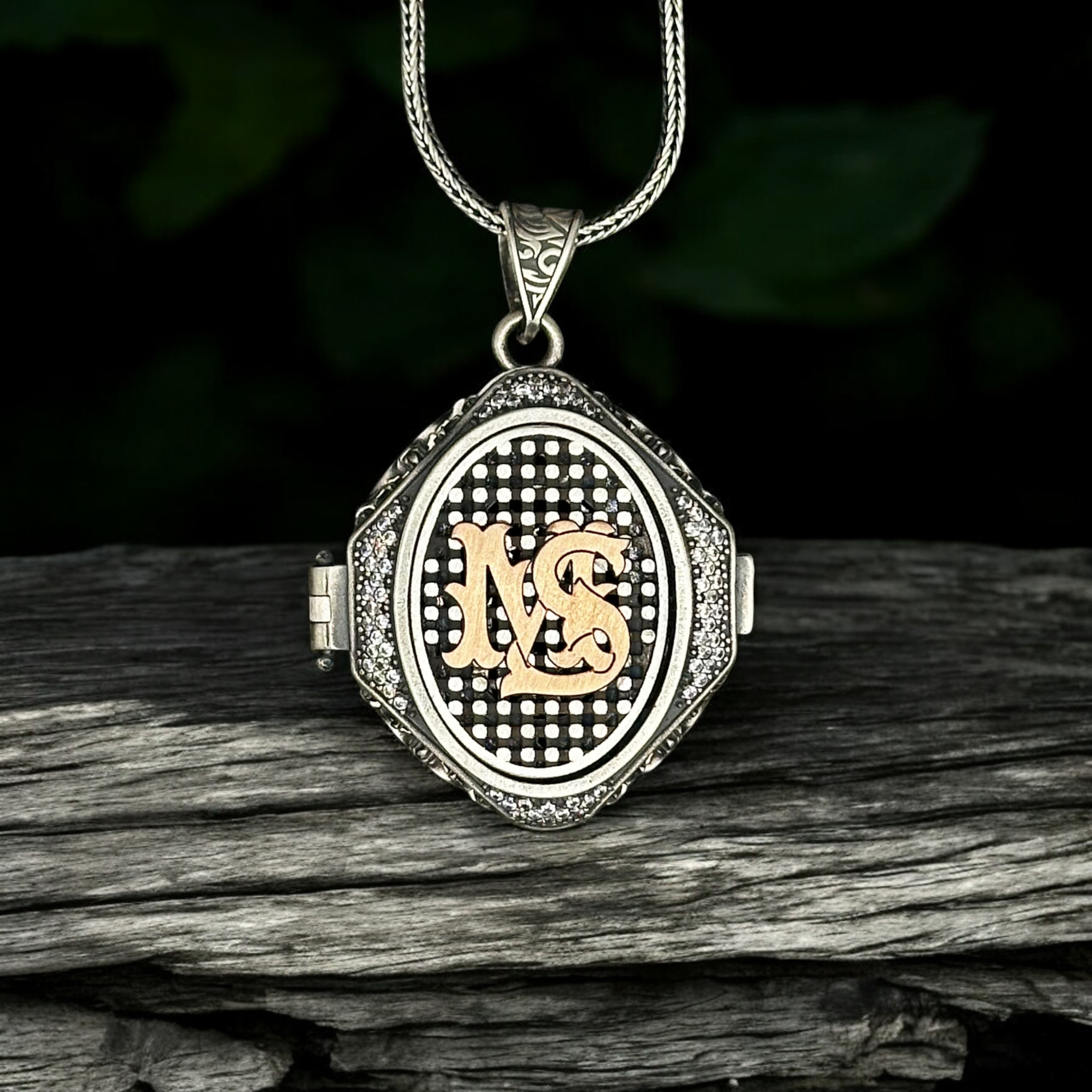 Monogram Harf Ve Fotoğraf İşlemeli925 Ayar Gümüş Kapaklı Madalyon