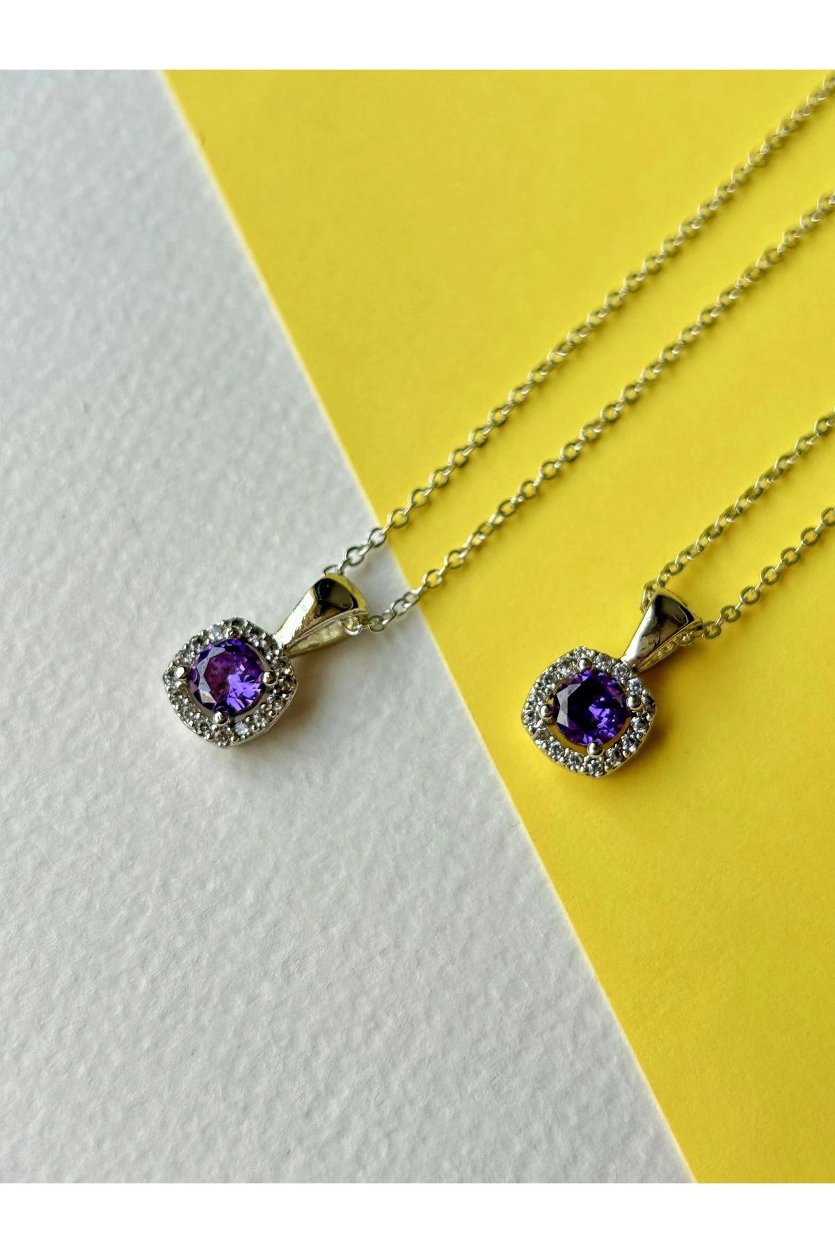Mor Renk Detaylı Tek Taş Çelik Kolye