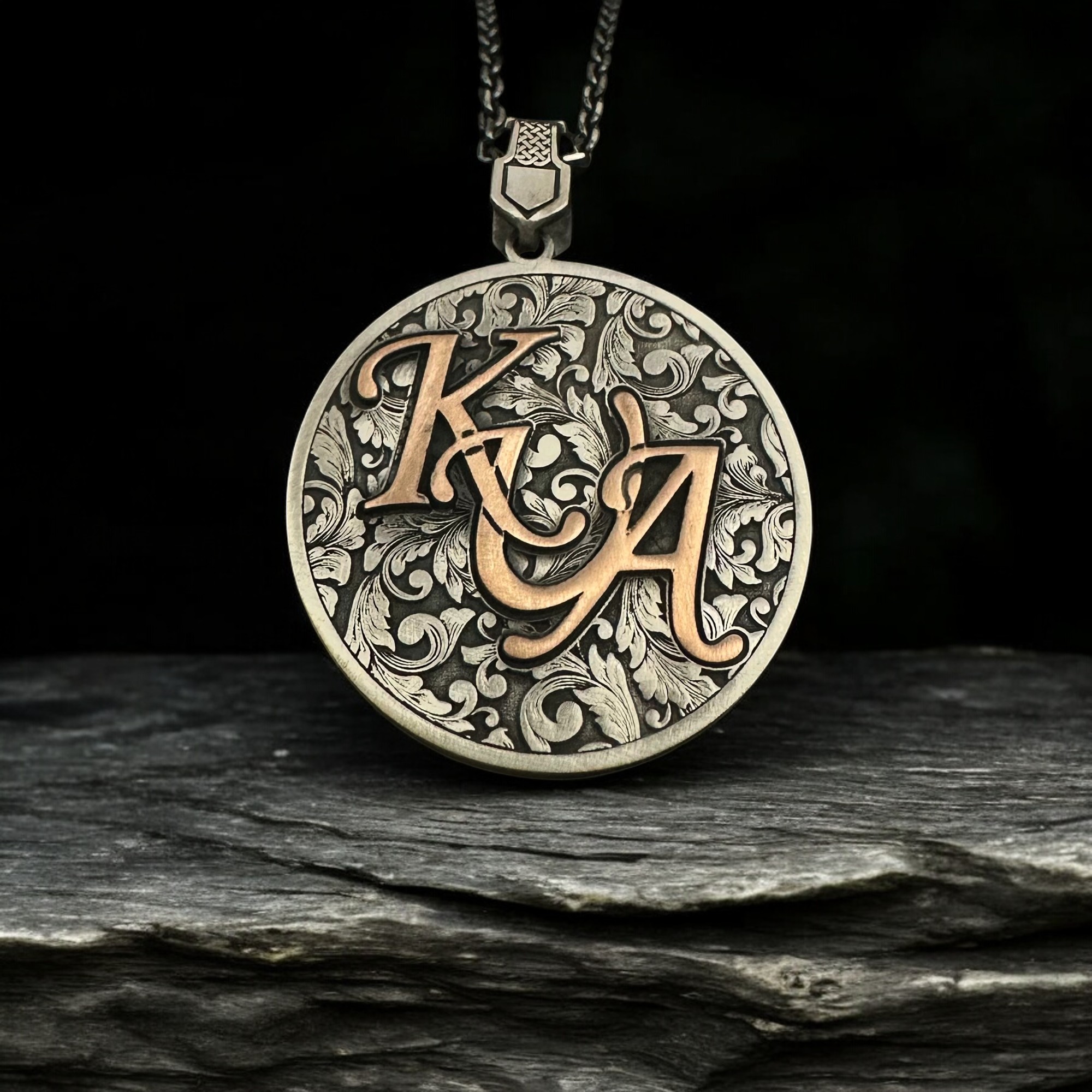 Monogram Harf Ve Fotoğraf İşlemeli 925 Ayar Gümüş Madalyon