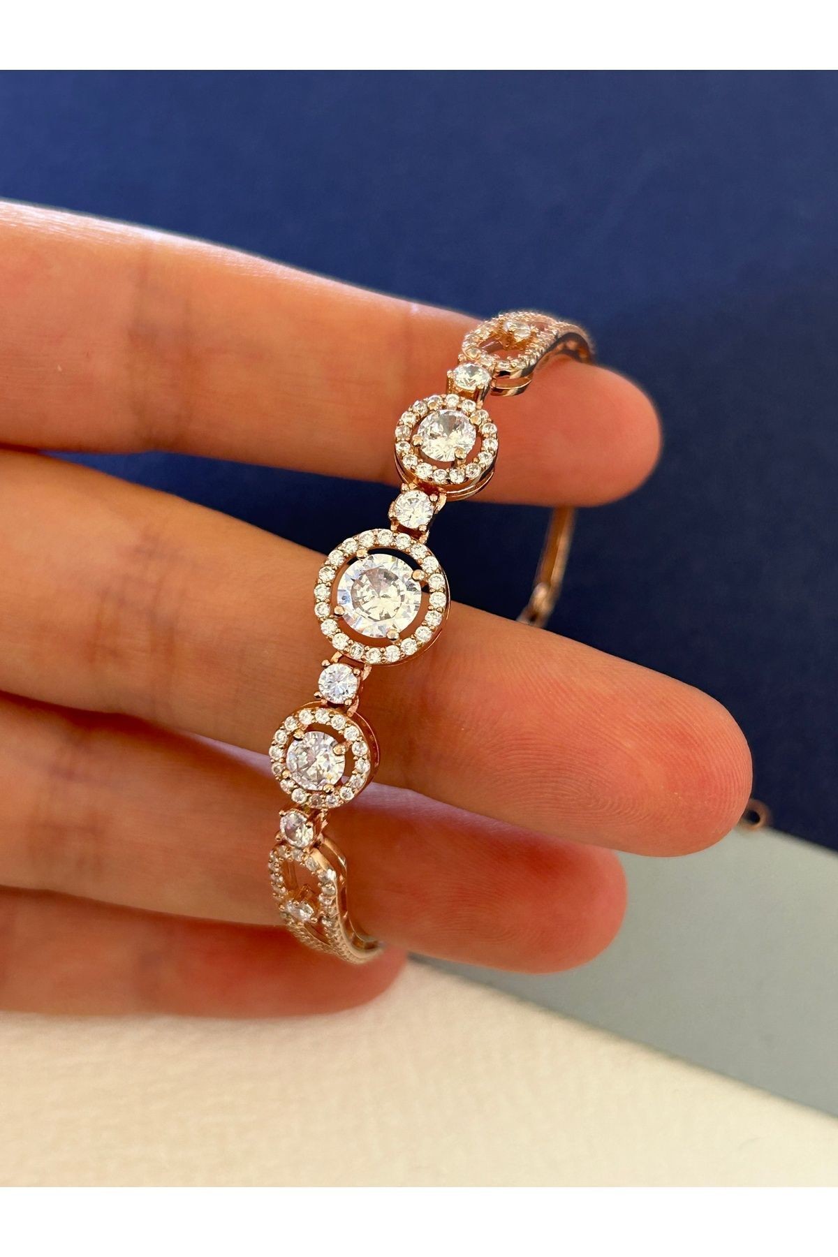 5,85 Gr Rose Renk Büyük-Küçük Üçlü Yuvarlak Zirkon Taşlı 925 Gümüş Kelepçe