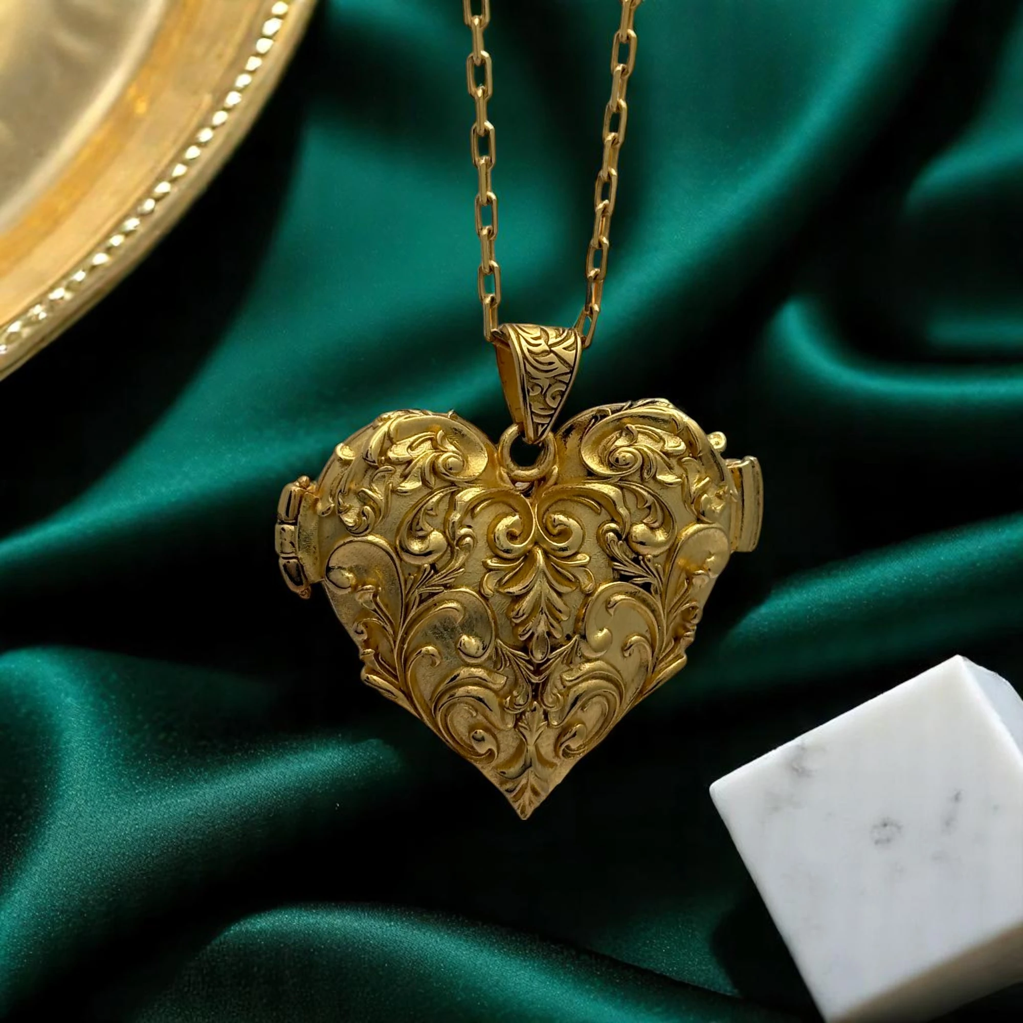 Altın Kaplama Büyük Boy 925 Ayar Gümüş Kapaklı Kalp Madalyon