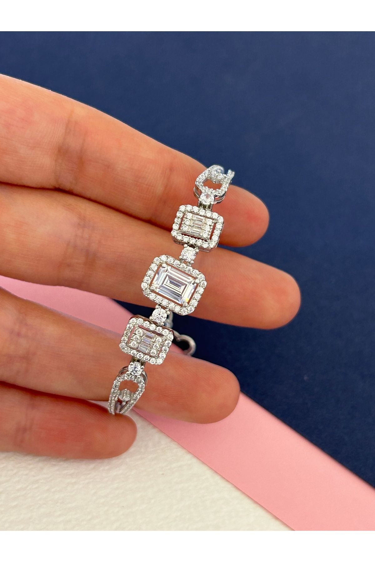 5,52 Gr Silver Renk Dikey İki Farklı Baget Büyük-Küçük Zirkon Taşlı 925 Gümüş Kelepçe