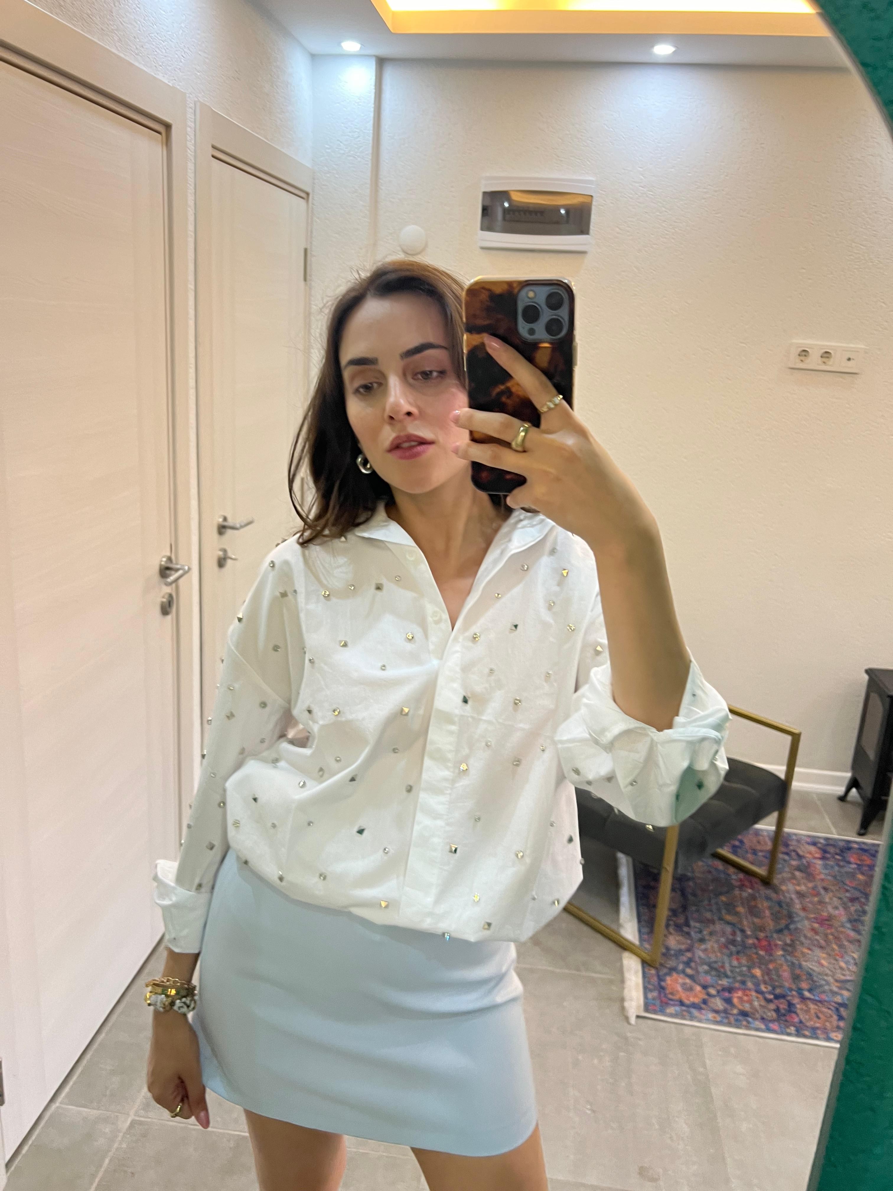 Taşlı Beyaz Poplin Gömlek