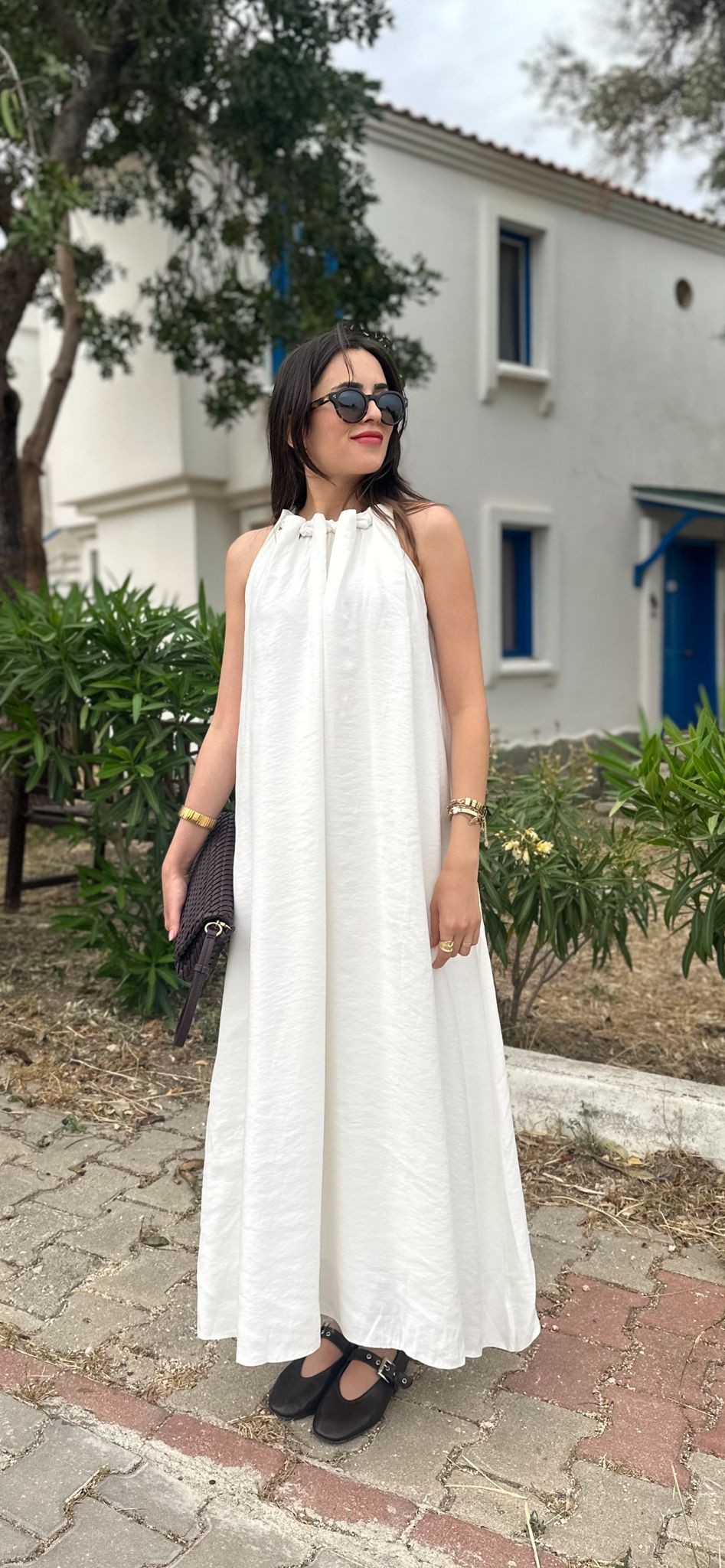 Boyundan Bağlamalı Beyaz Elbise