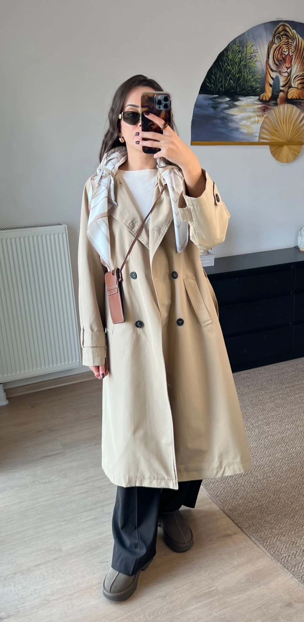 Bej Fularlı Uzun Trençkot