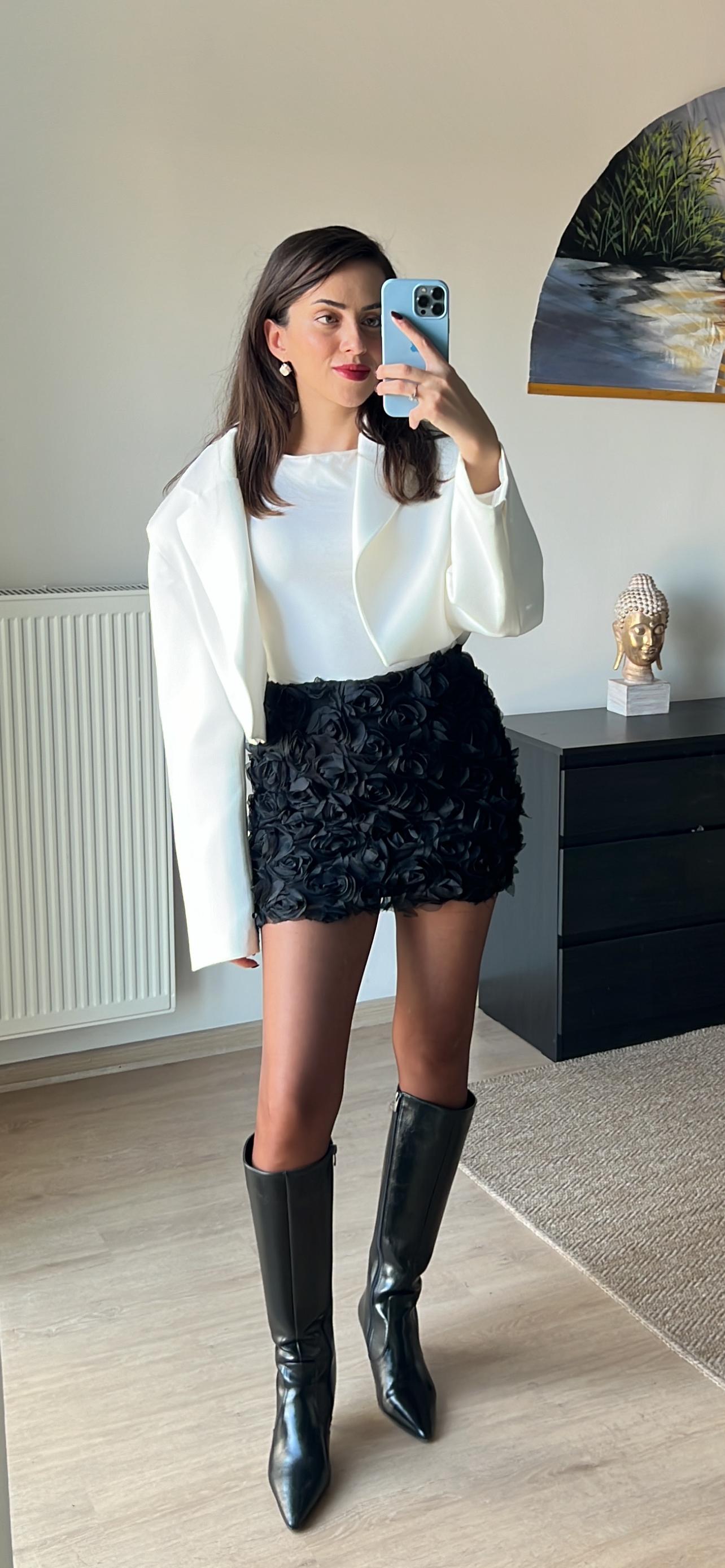 Siyah Tül Güllü Etek