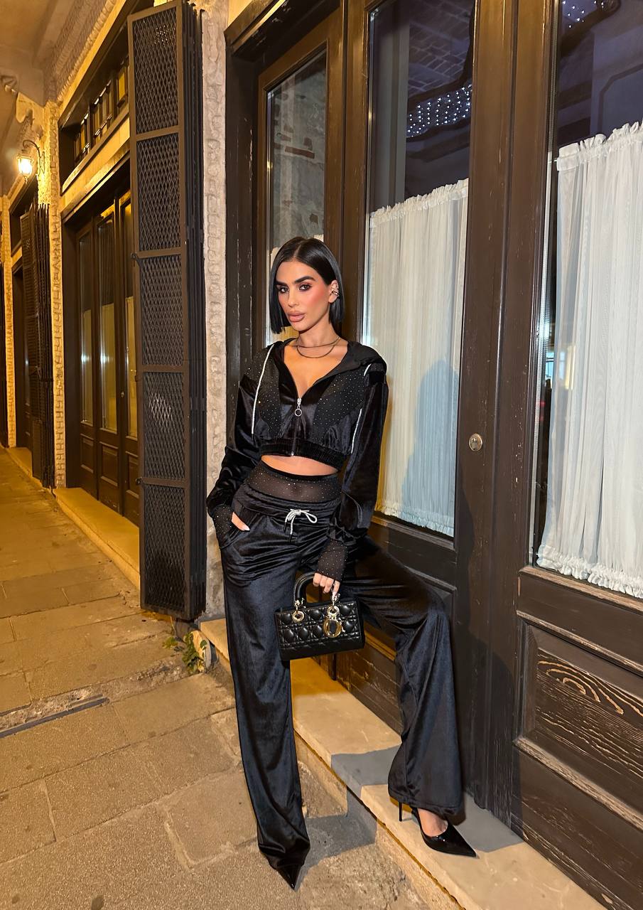 Kristal Taşlı Kadife Crop Fermuarlı Hoodie & File Bel Detaylı Geniş Paça Takım