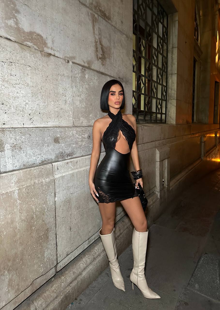 Suni Deri ve Dantel Kombinli Sırt Dekolteli Vücudu Saran Mini Elbise - Siyah