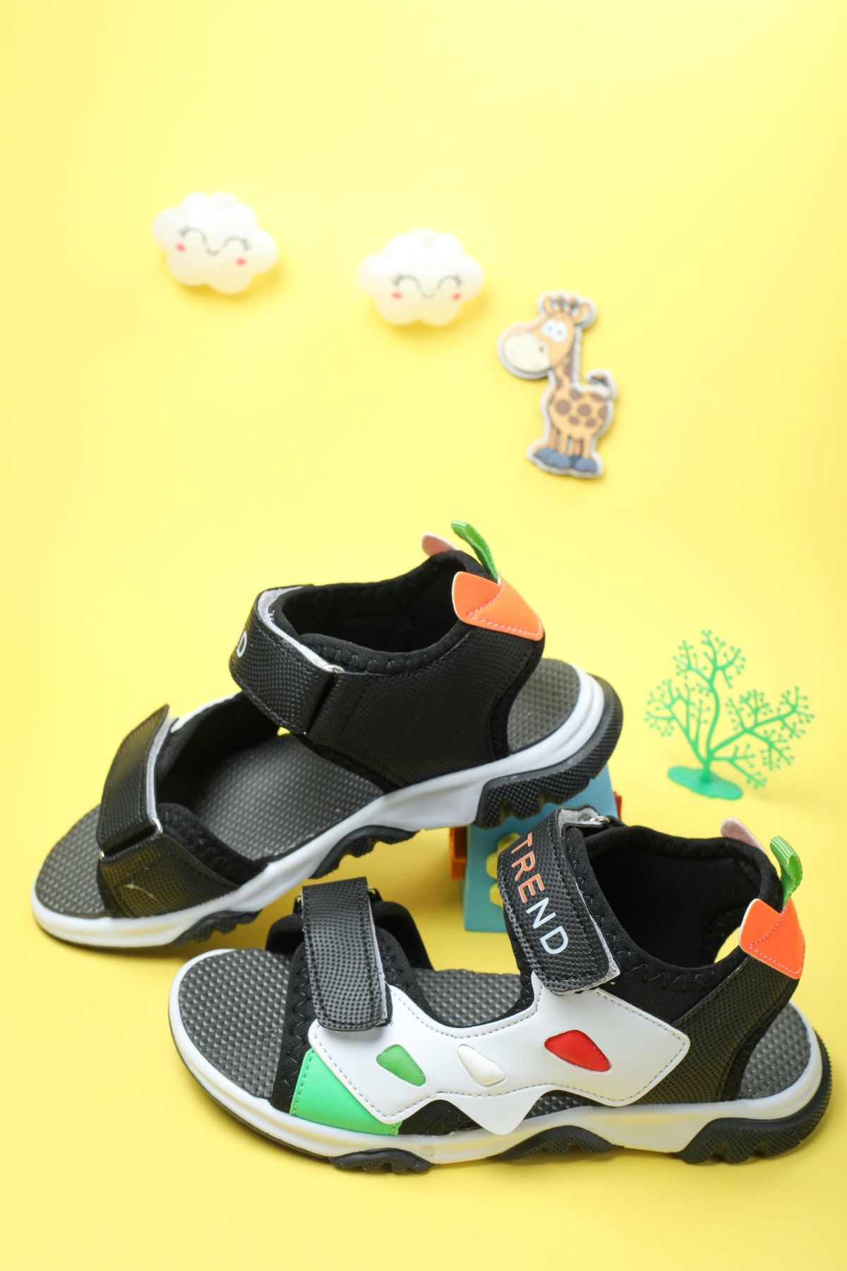 Unisex Siyah Yeşil Detay Esnek Arka Bağlamalı Yumuşak Tabanlı Dayanıklı  Çocuk Spor Sandalet Terlik