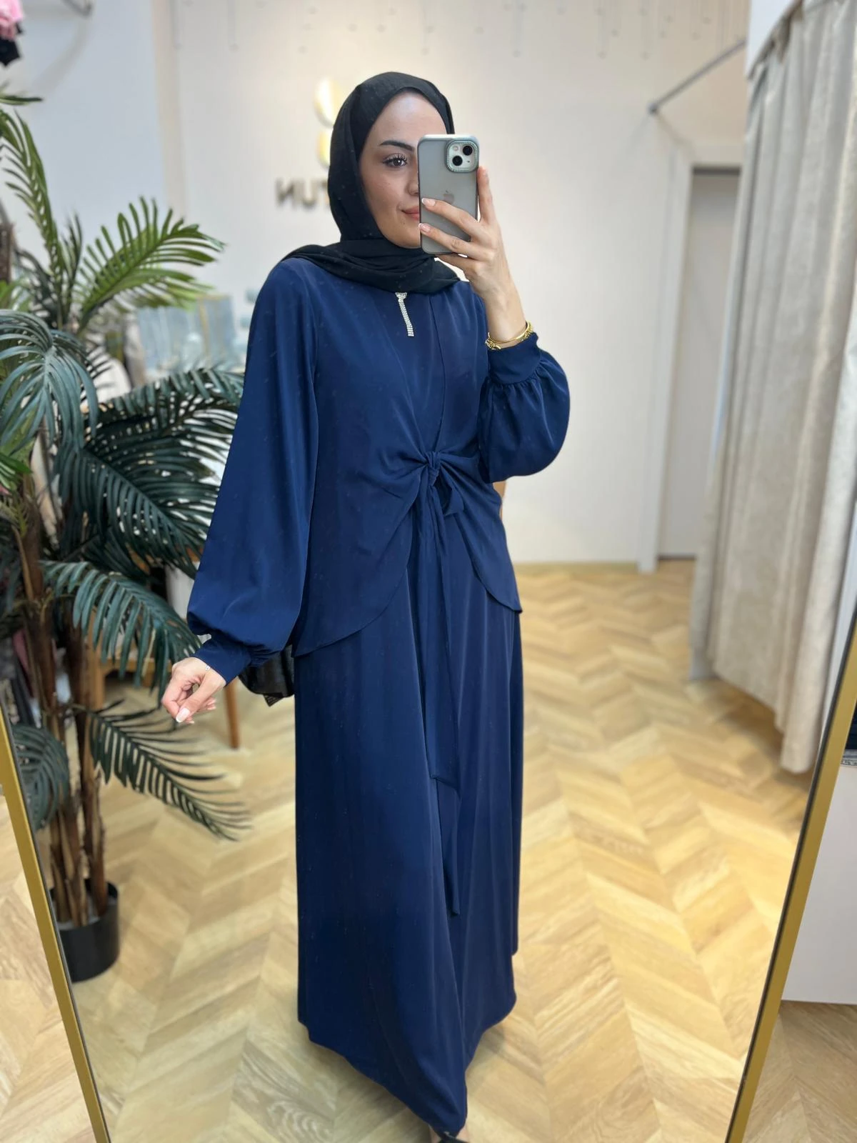 Broş Detaylı Elbise Lacivert