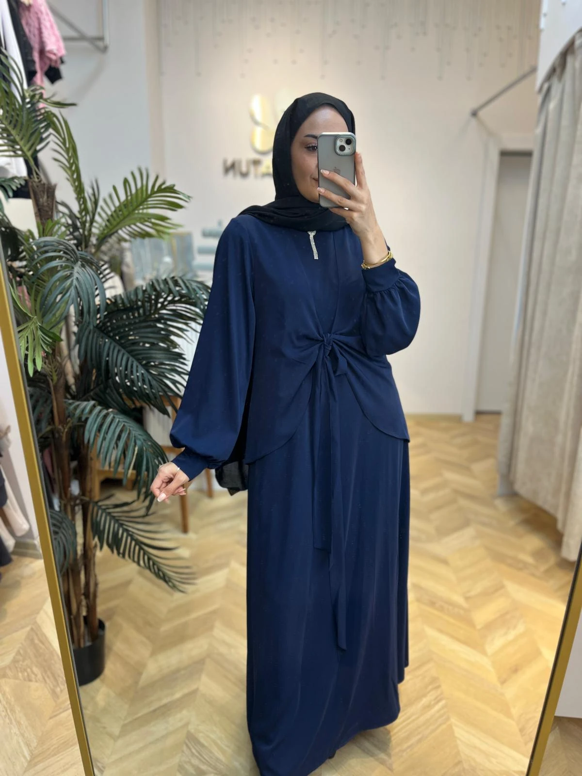 Broş Detaylı Elbise Lacivert