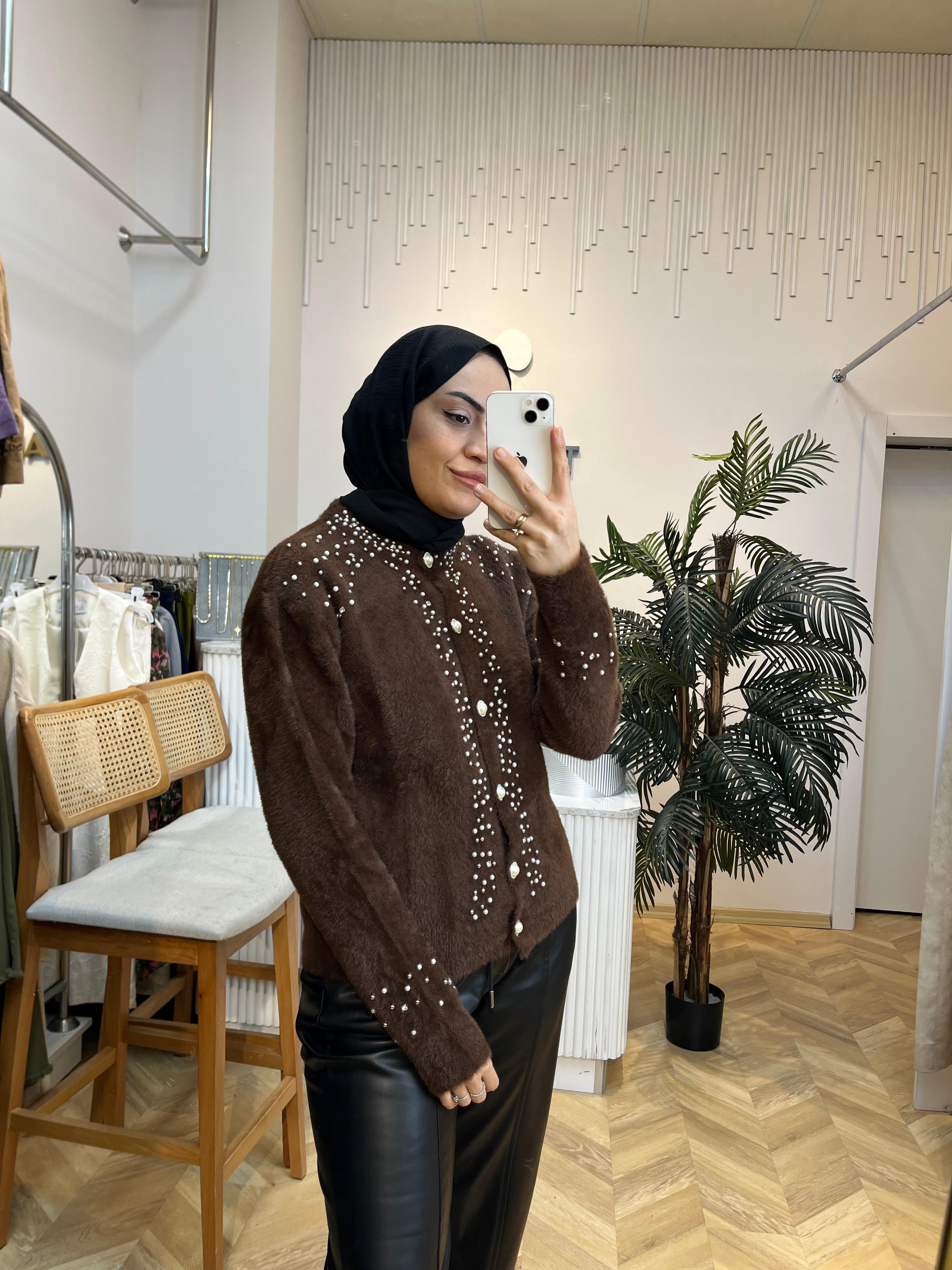 Düğmeli Taşlı Kazak Kahve 