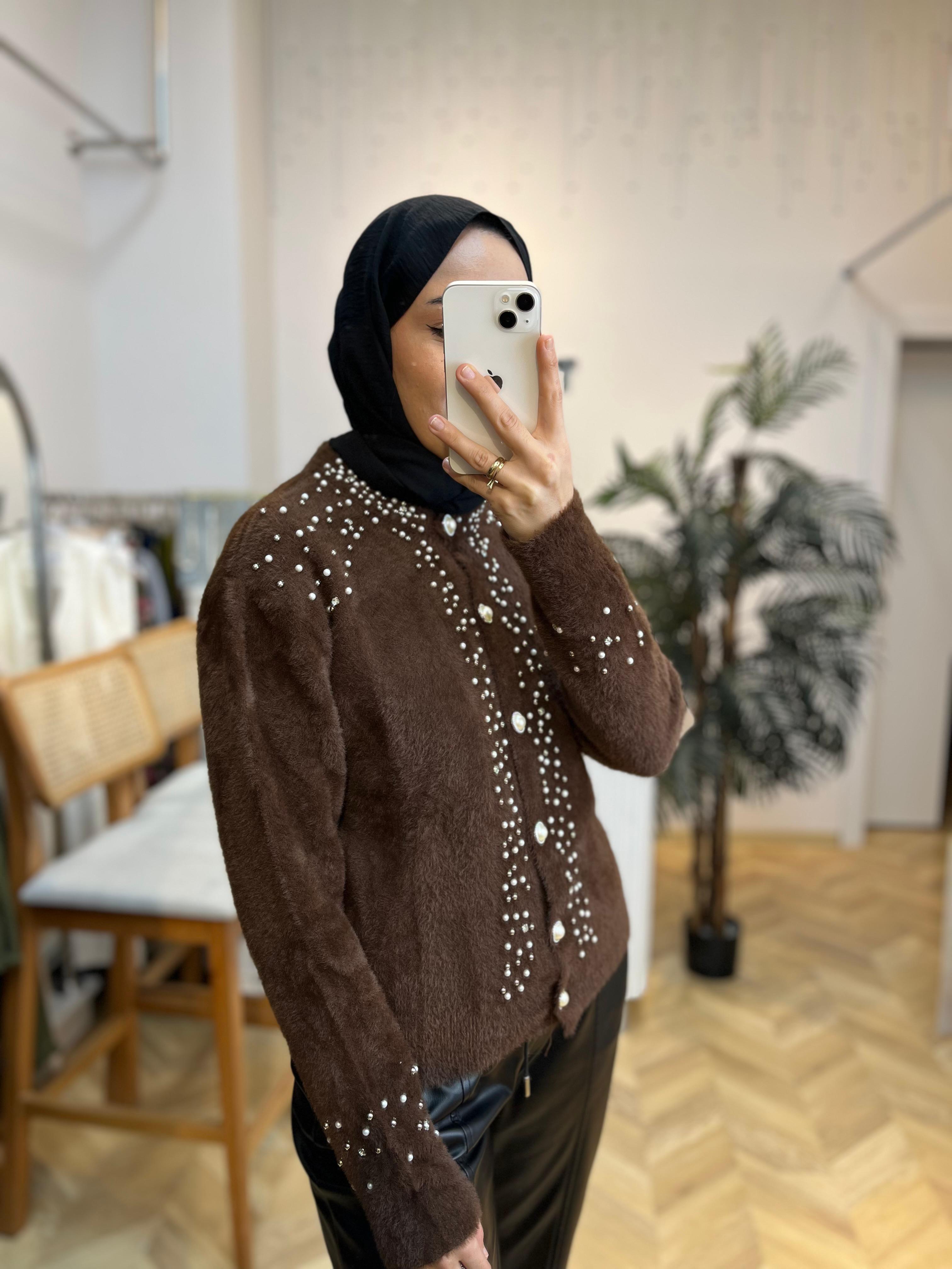 Düğmeli Taşlı Kazak Kahve 