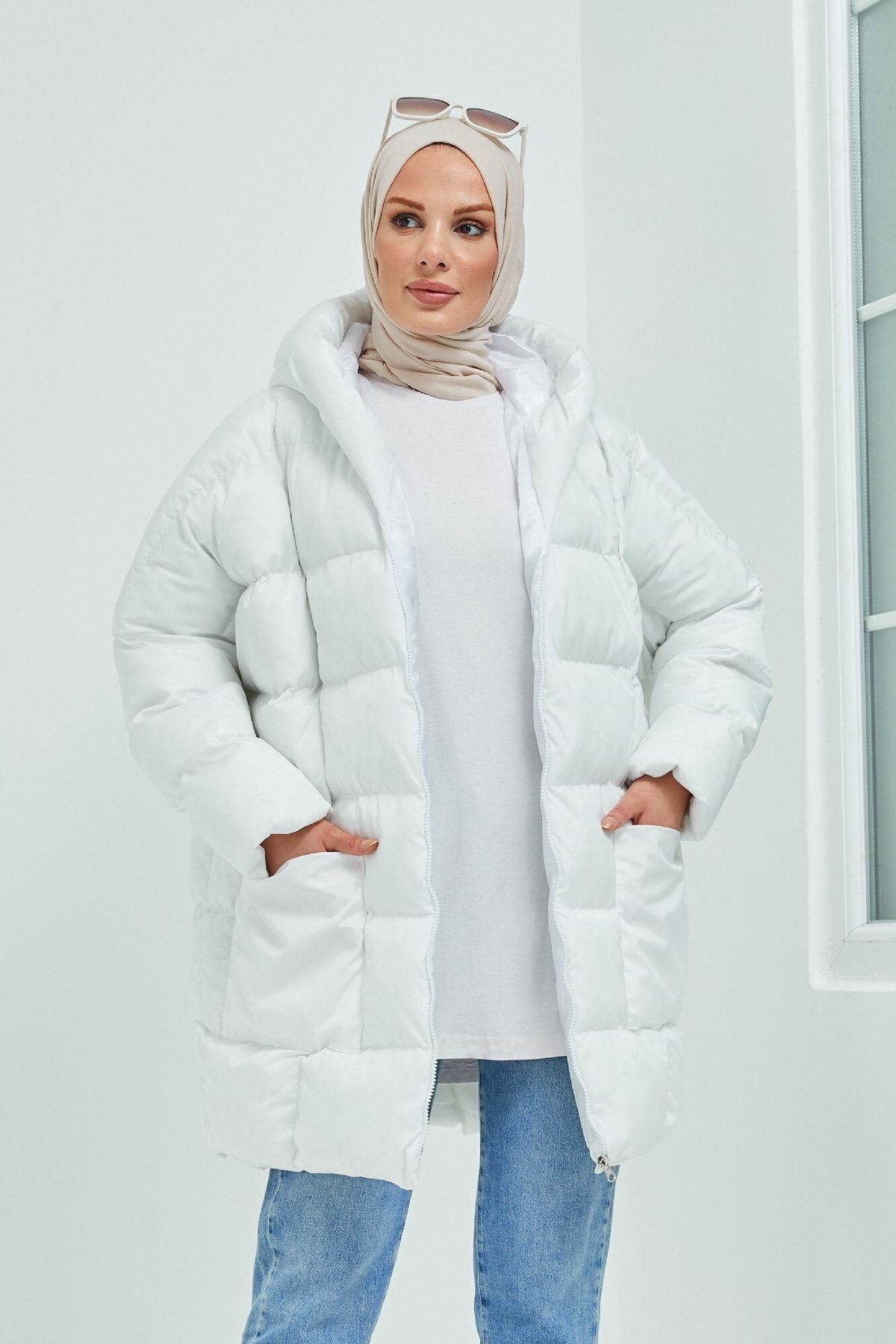 Oversize Kapşonlu Şişme Kısa Mont BRC 33650 Ekru