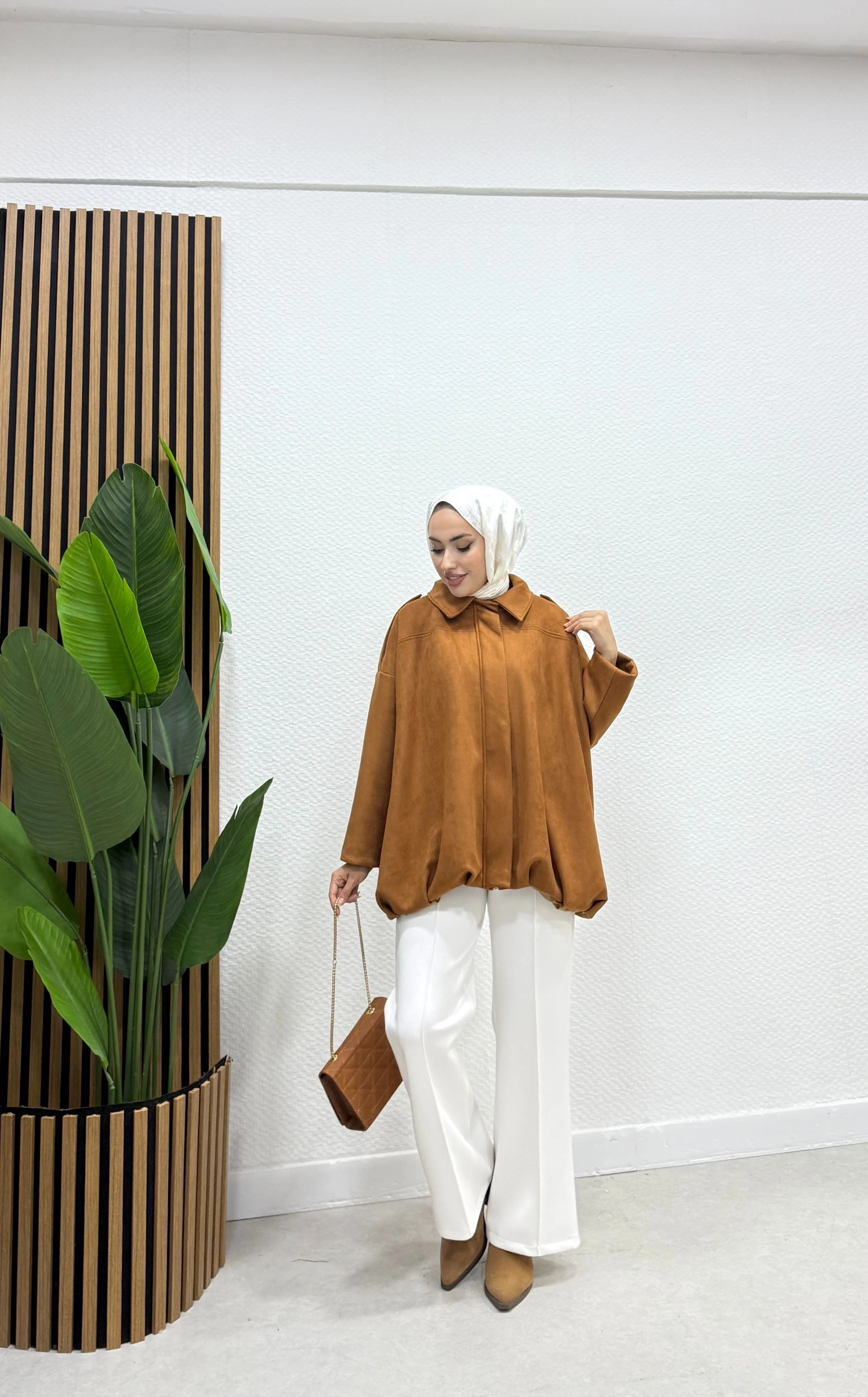 Önü Patlı Süet Kaban