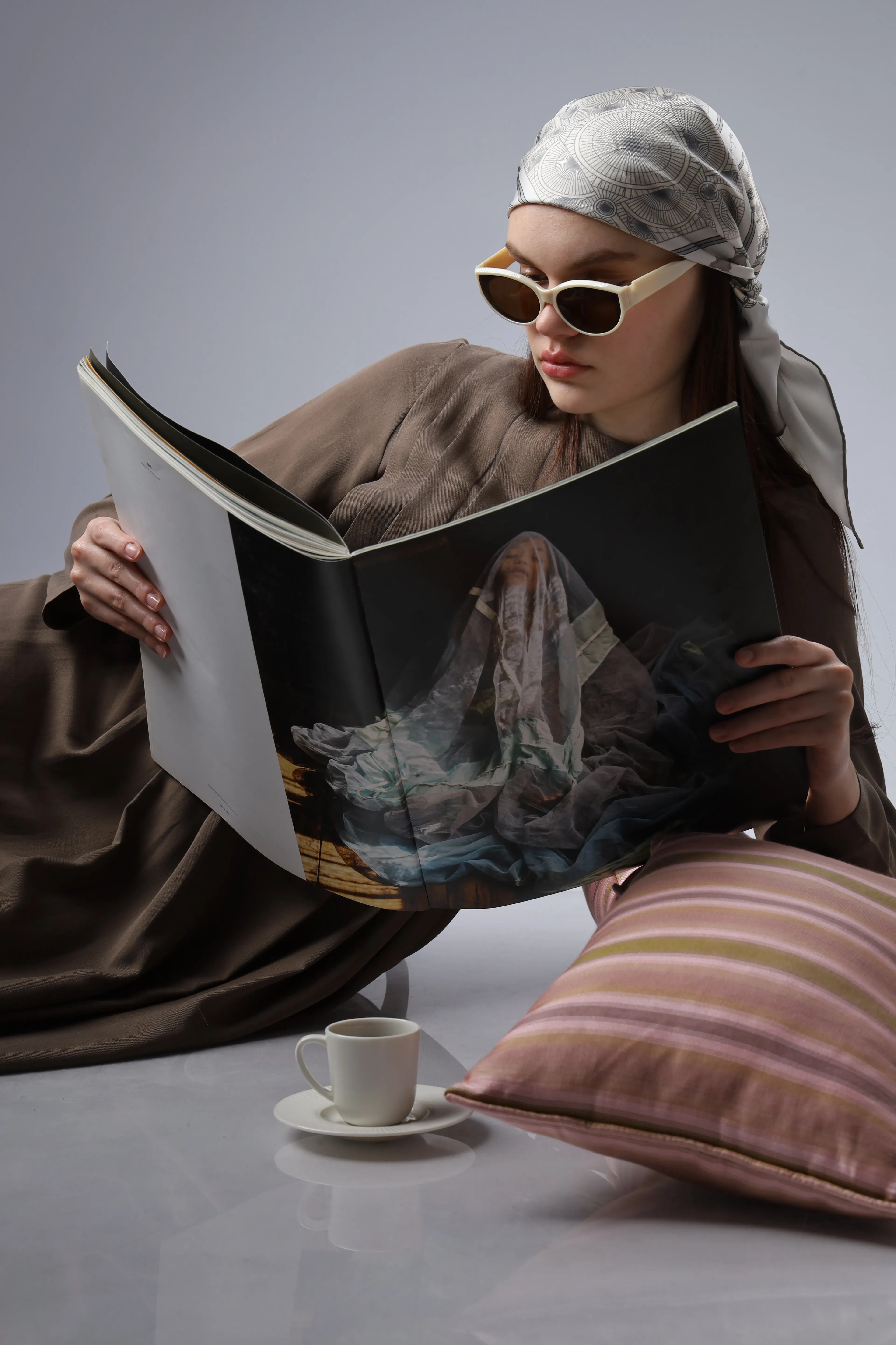 "Limited Edition Collection" İPEK CUPRA PİLE DETAYLI ELBİSE KAHVERENGİ