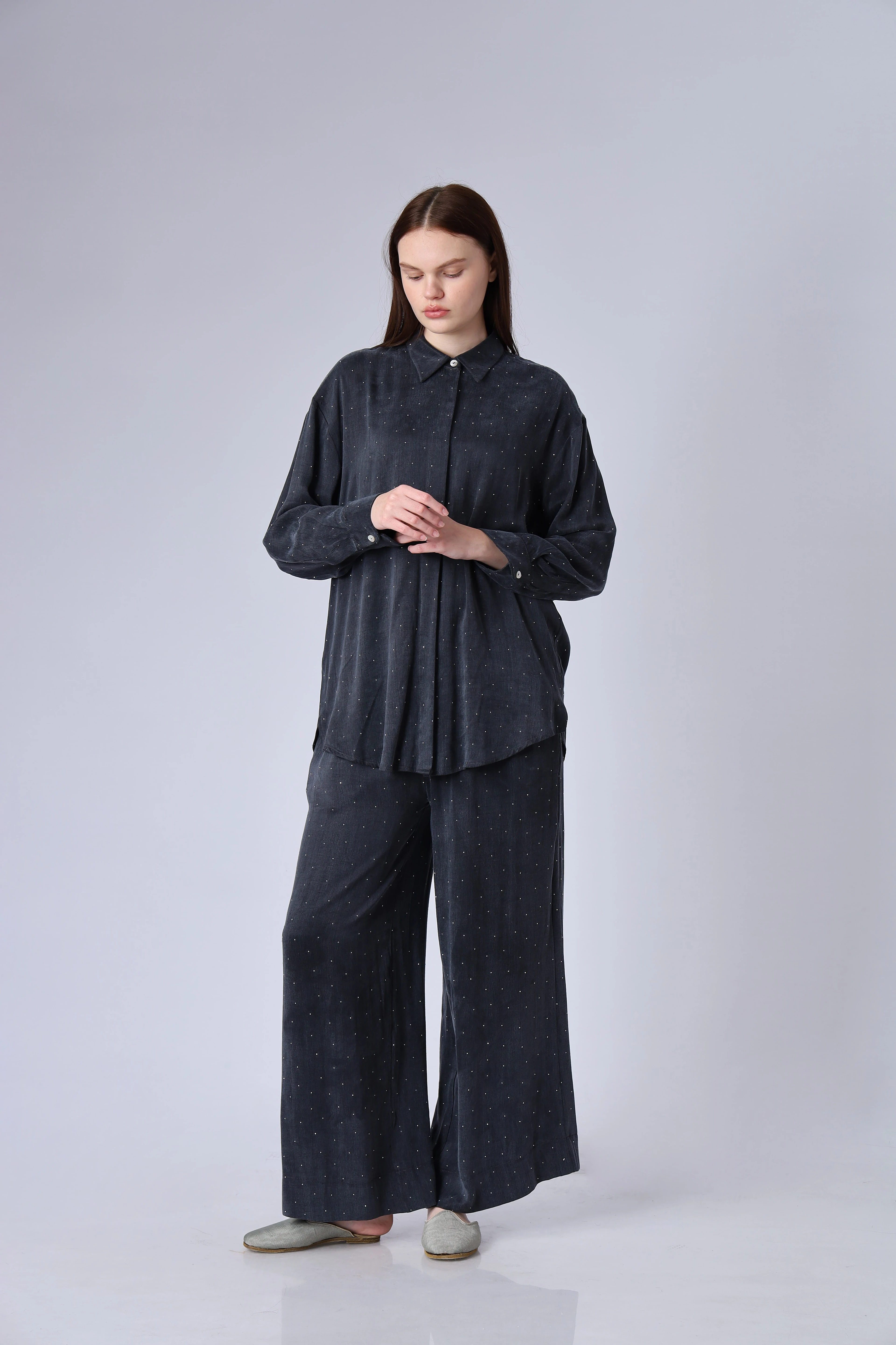 "Limited Edition Collection" İPEK CUPRA TAŞ DETAYLI ANTRASİT TAKIM ÖN SİPARİŞ